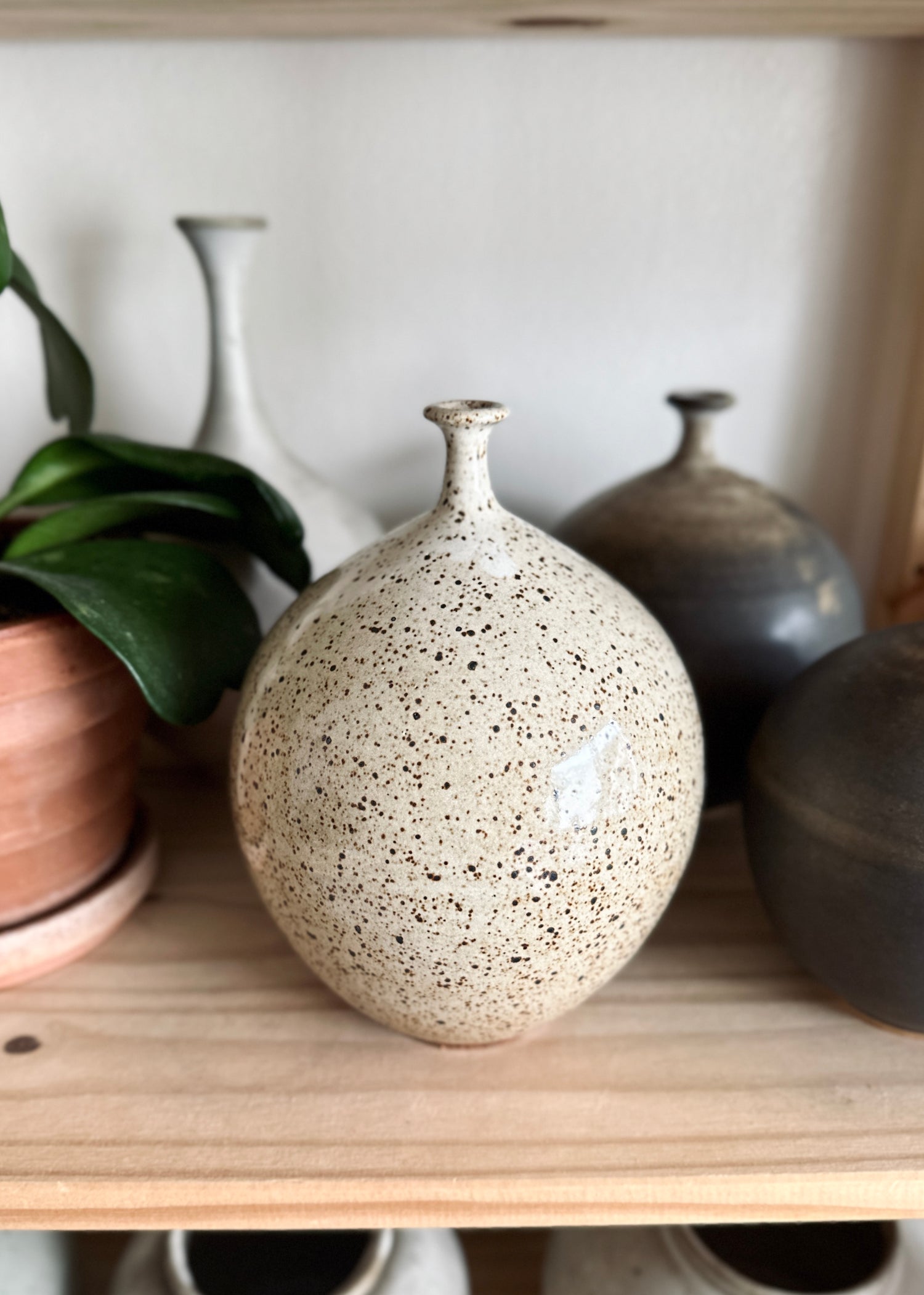 White glossy speckled bottleneck no. 38