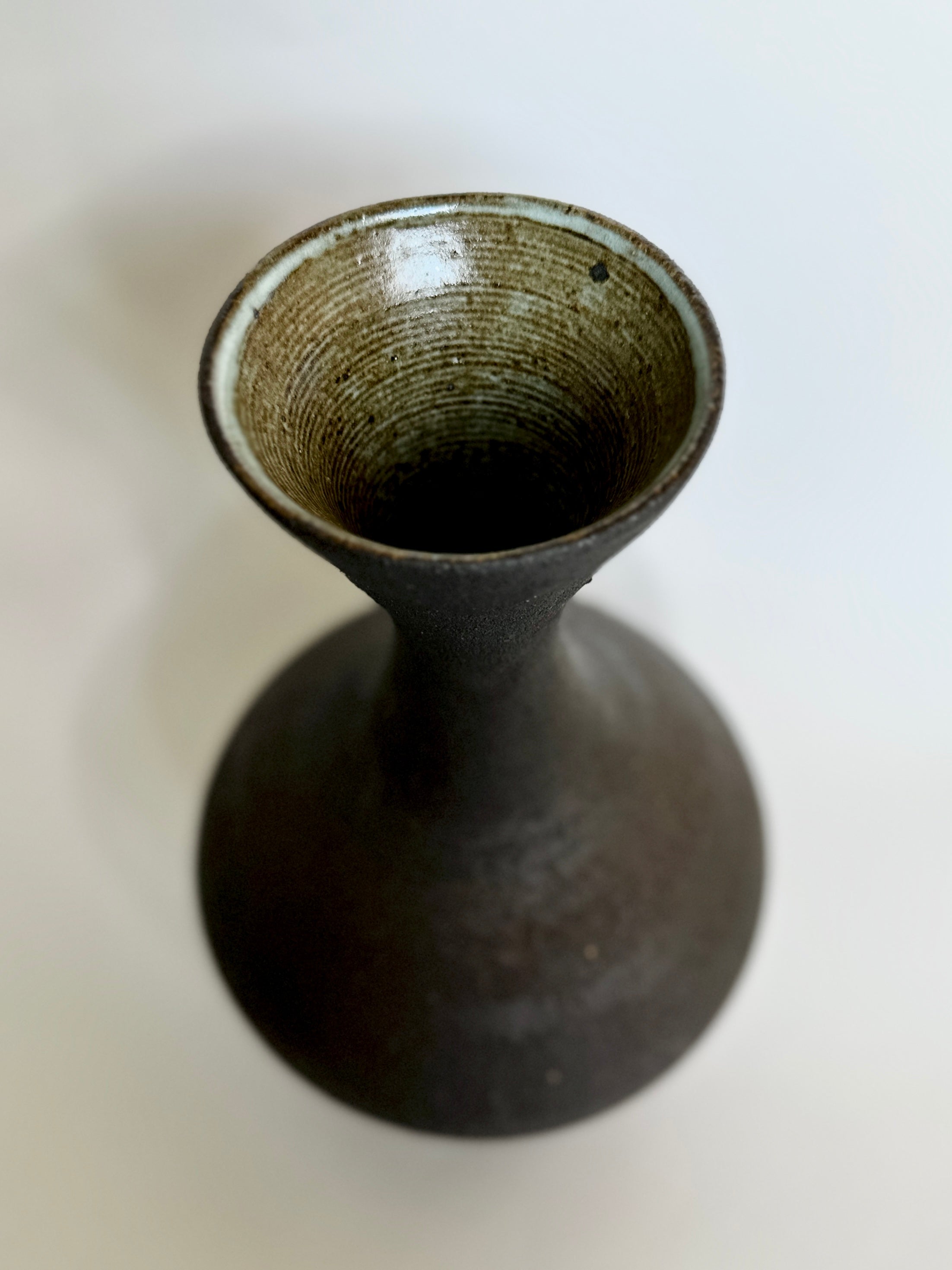 Black clay vessel No. 16