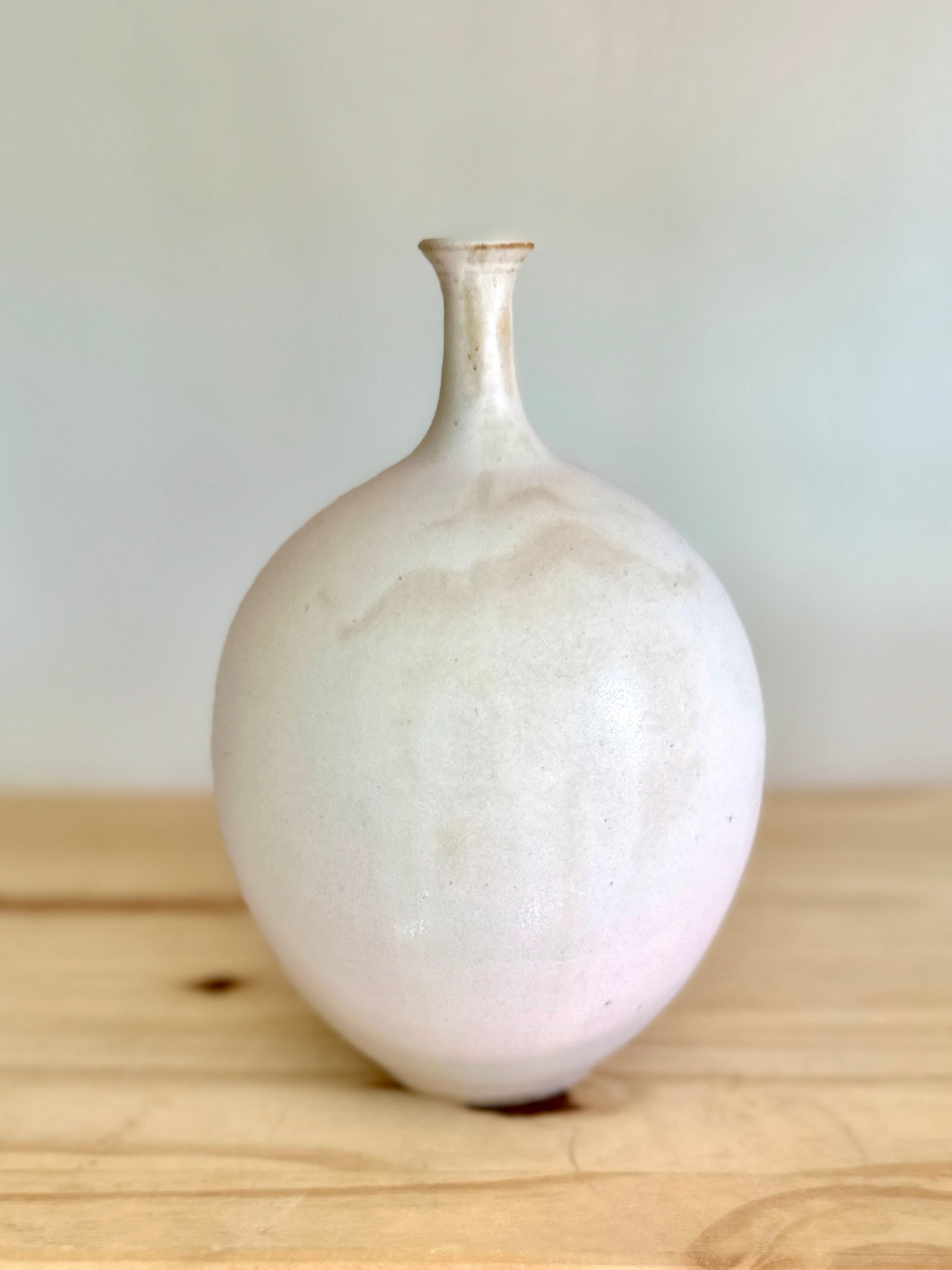 Satin white bottleneck