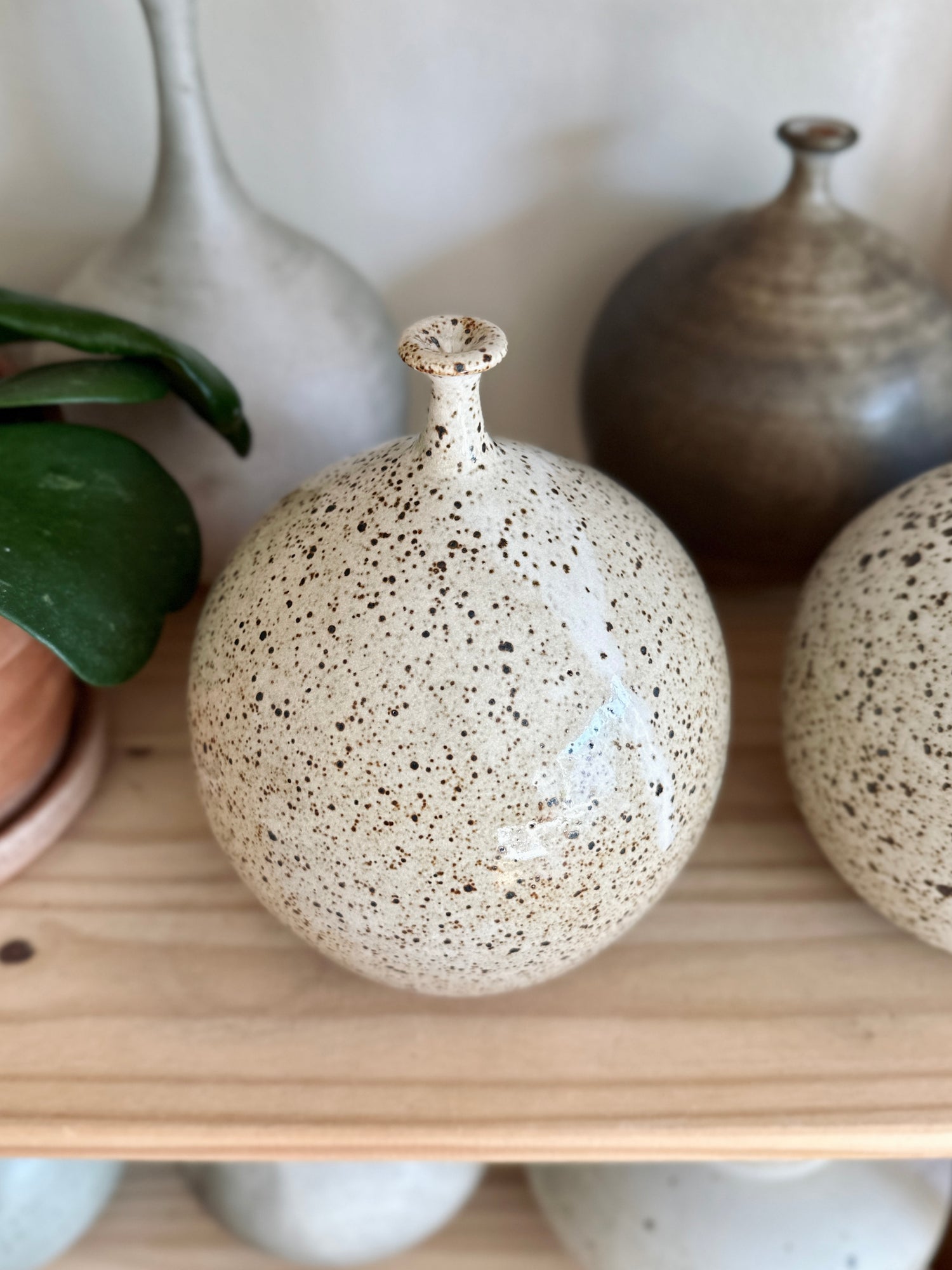 White glossy speckled bottleneck no. 38
