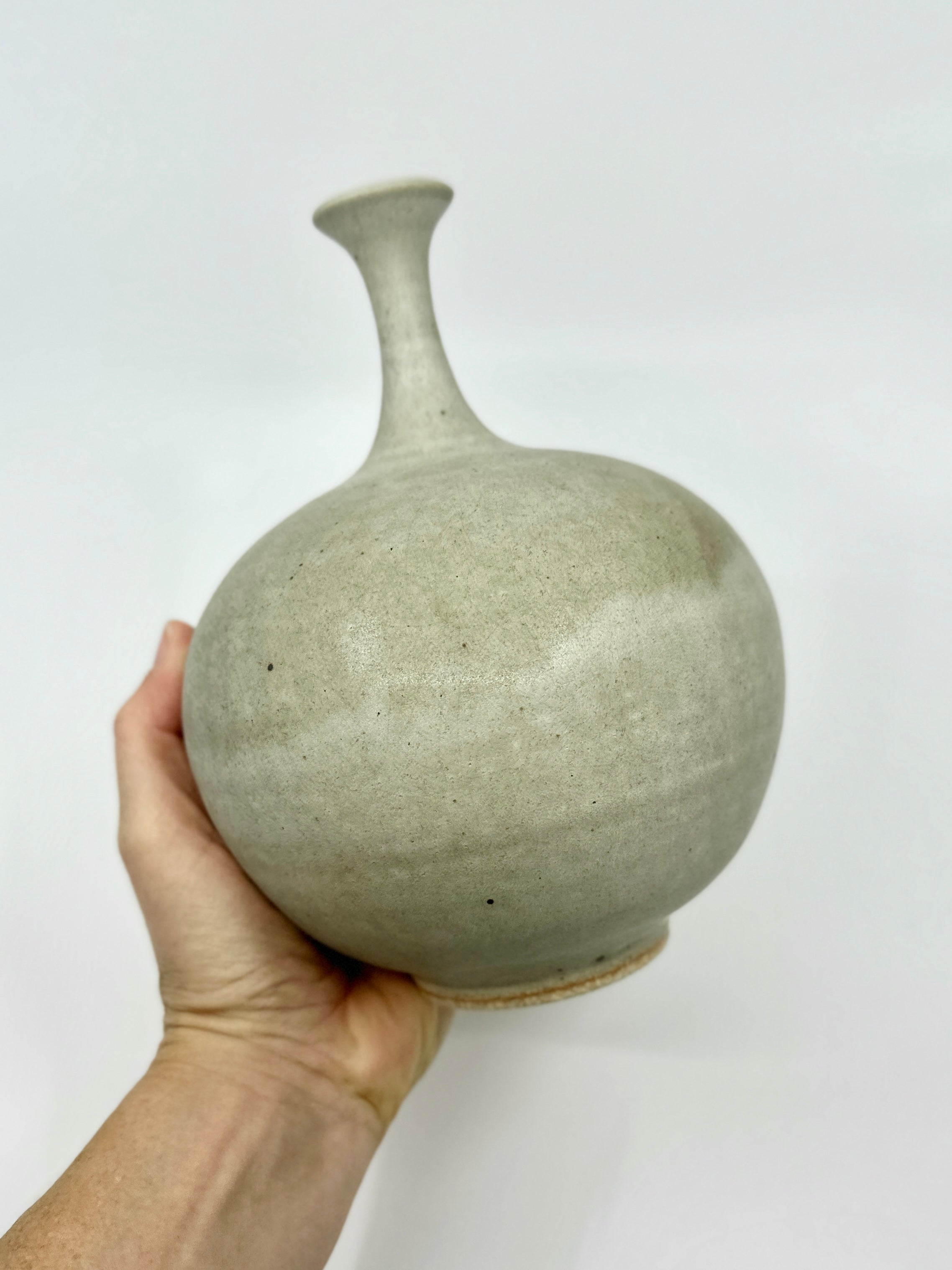 Gray/beige bottleneck no. 26
