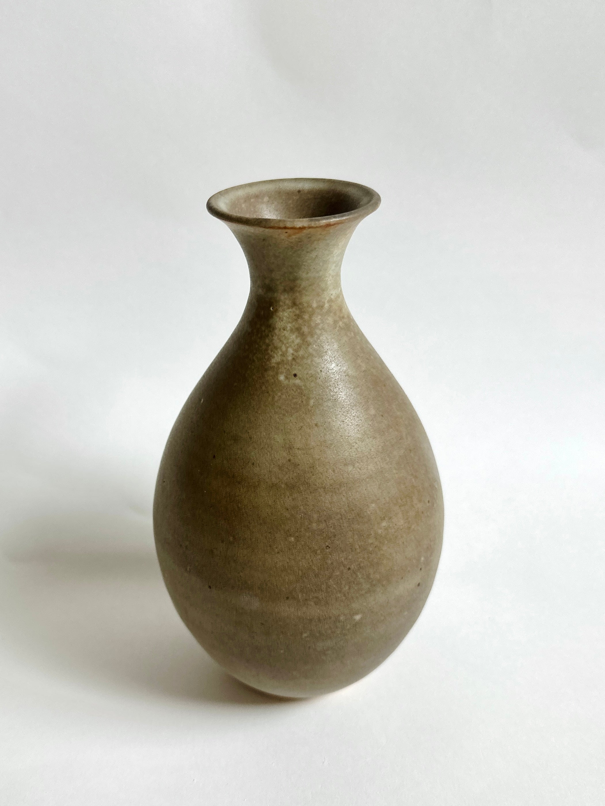 Gray vase no. 19
