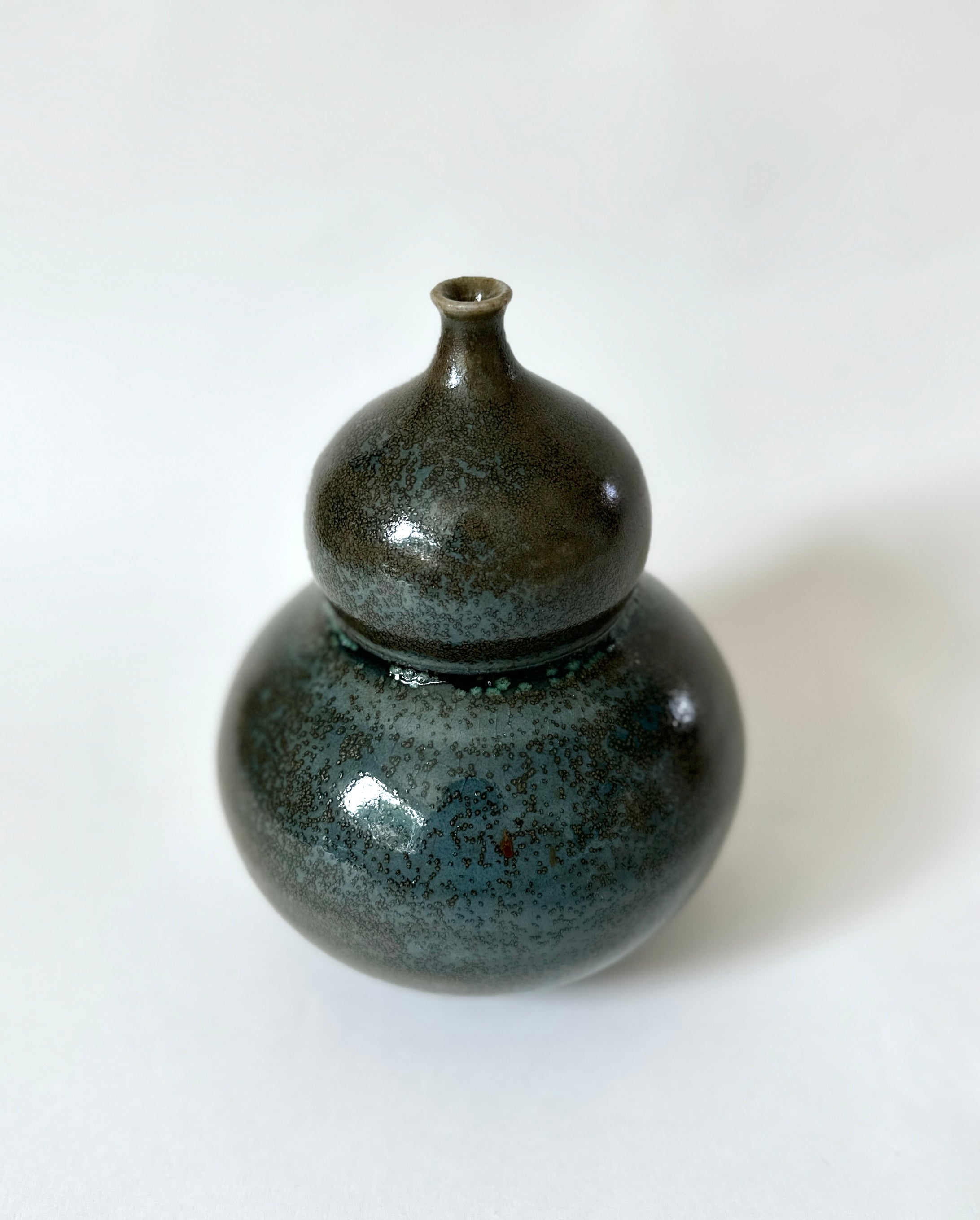 Bronze and celadon bubble vessel