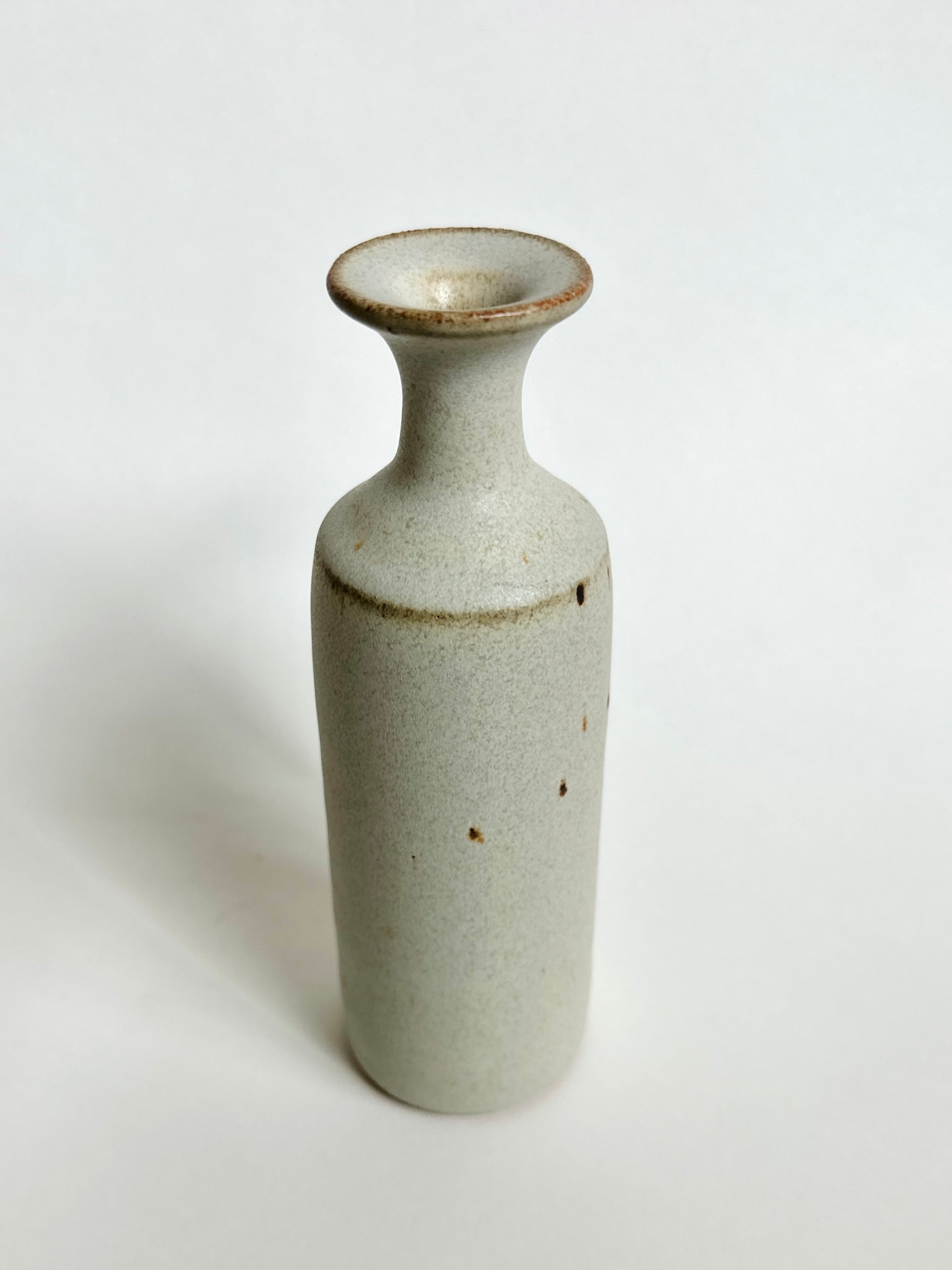Gray/white speckled vase no. 8