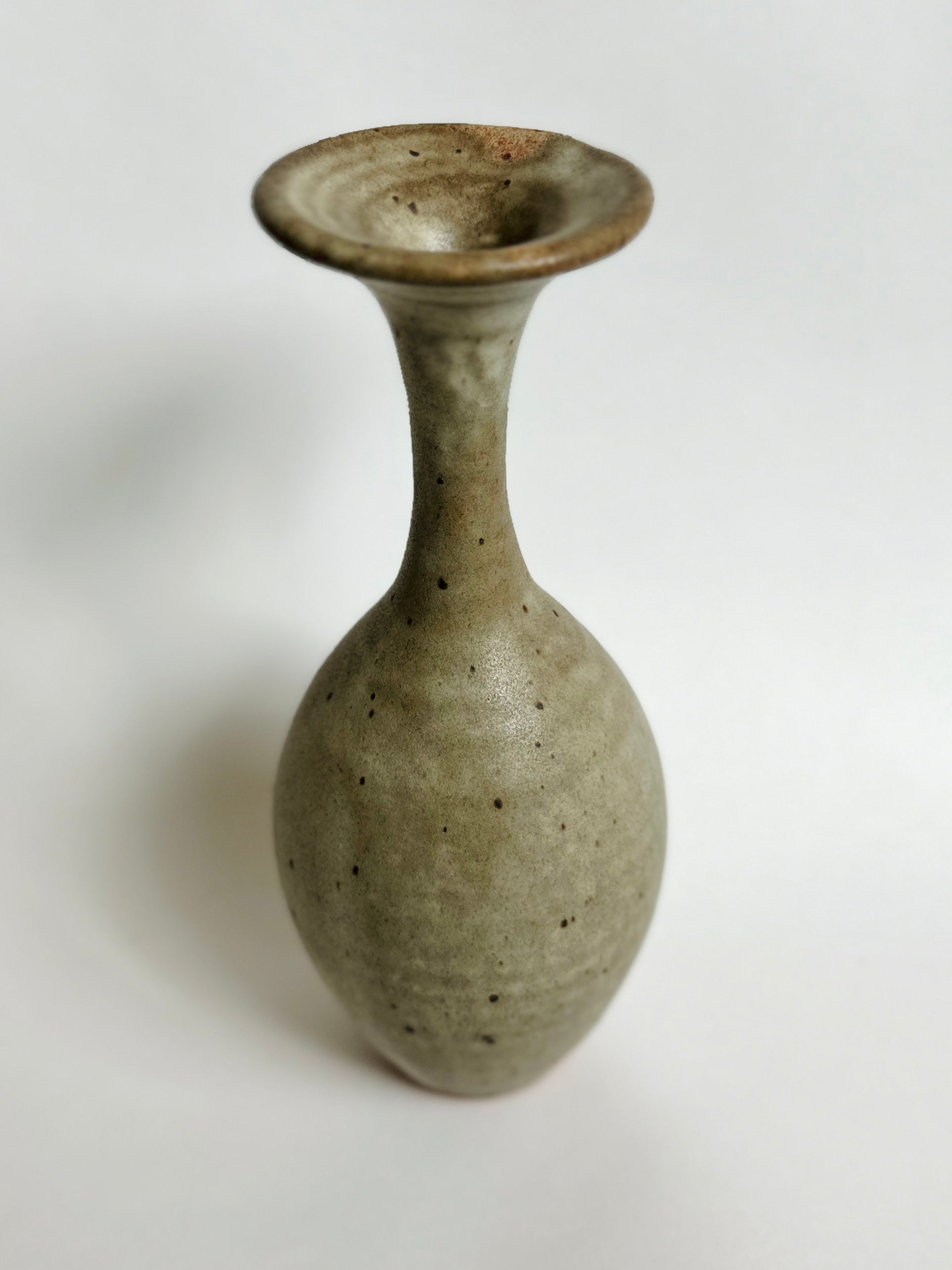 Gray flared mouth bottleneck no. 17