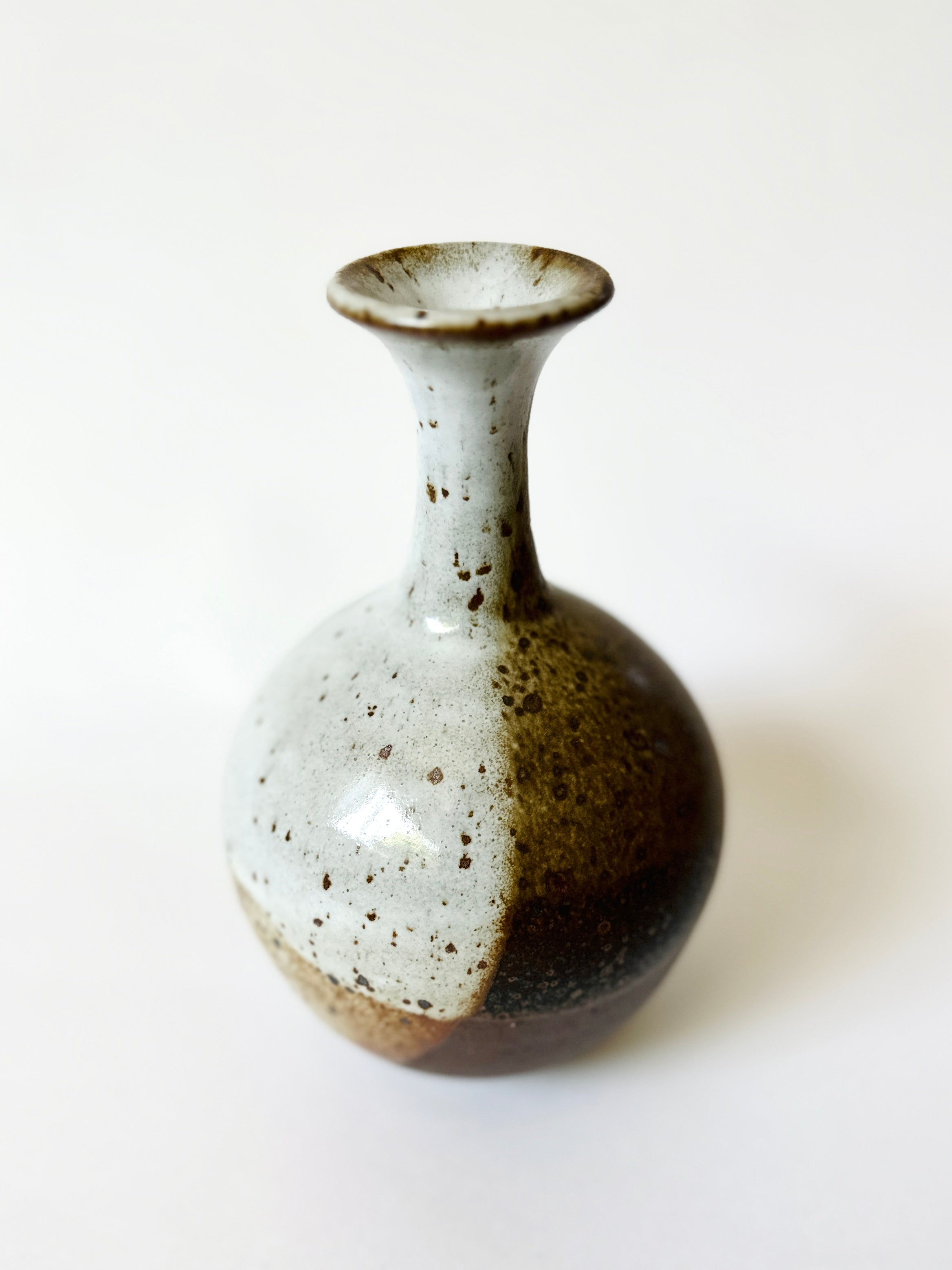 Red clay with poured glossy white no. 6