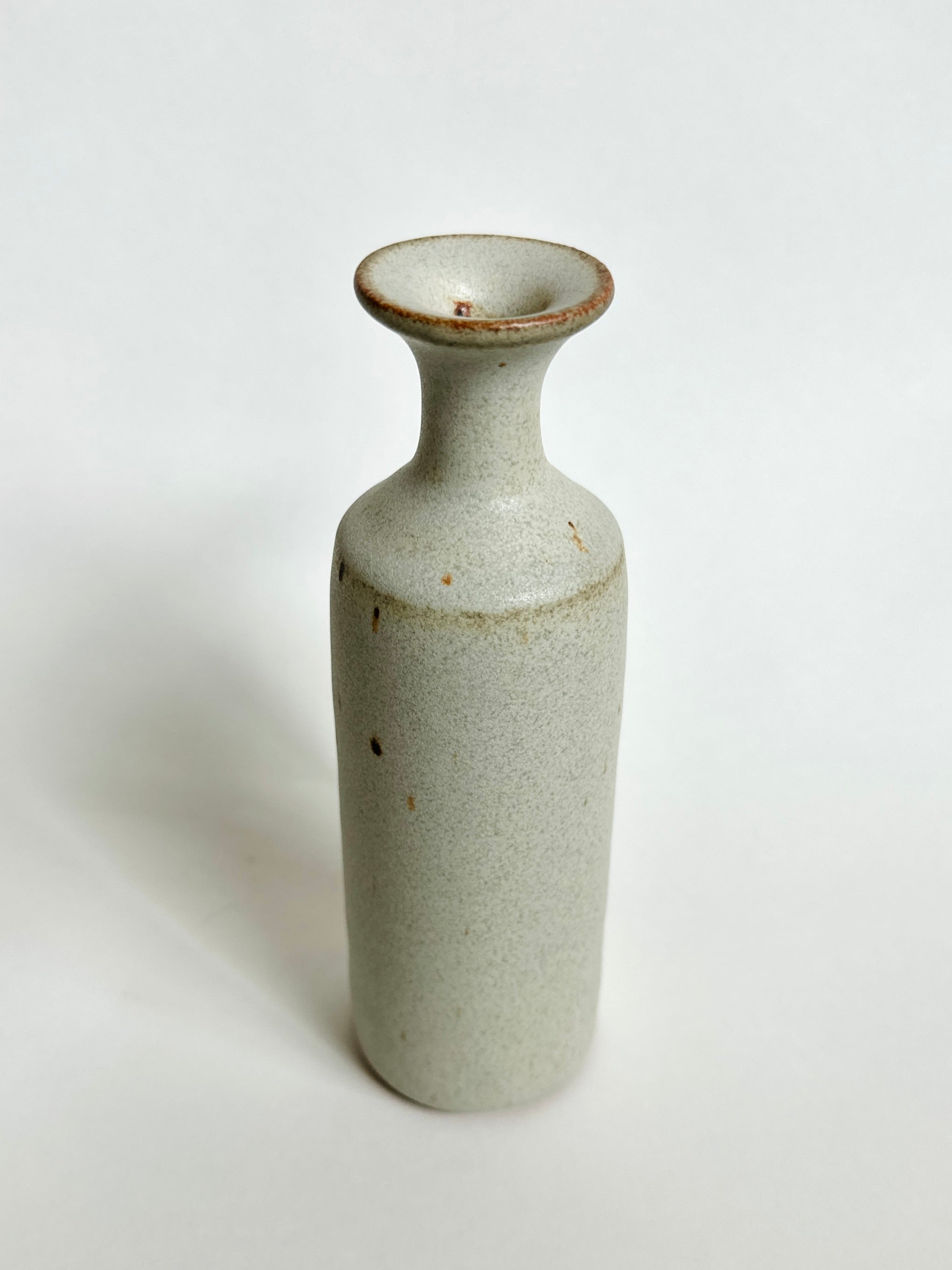 Gray/white speckled vase no. 8