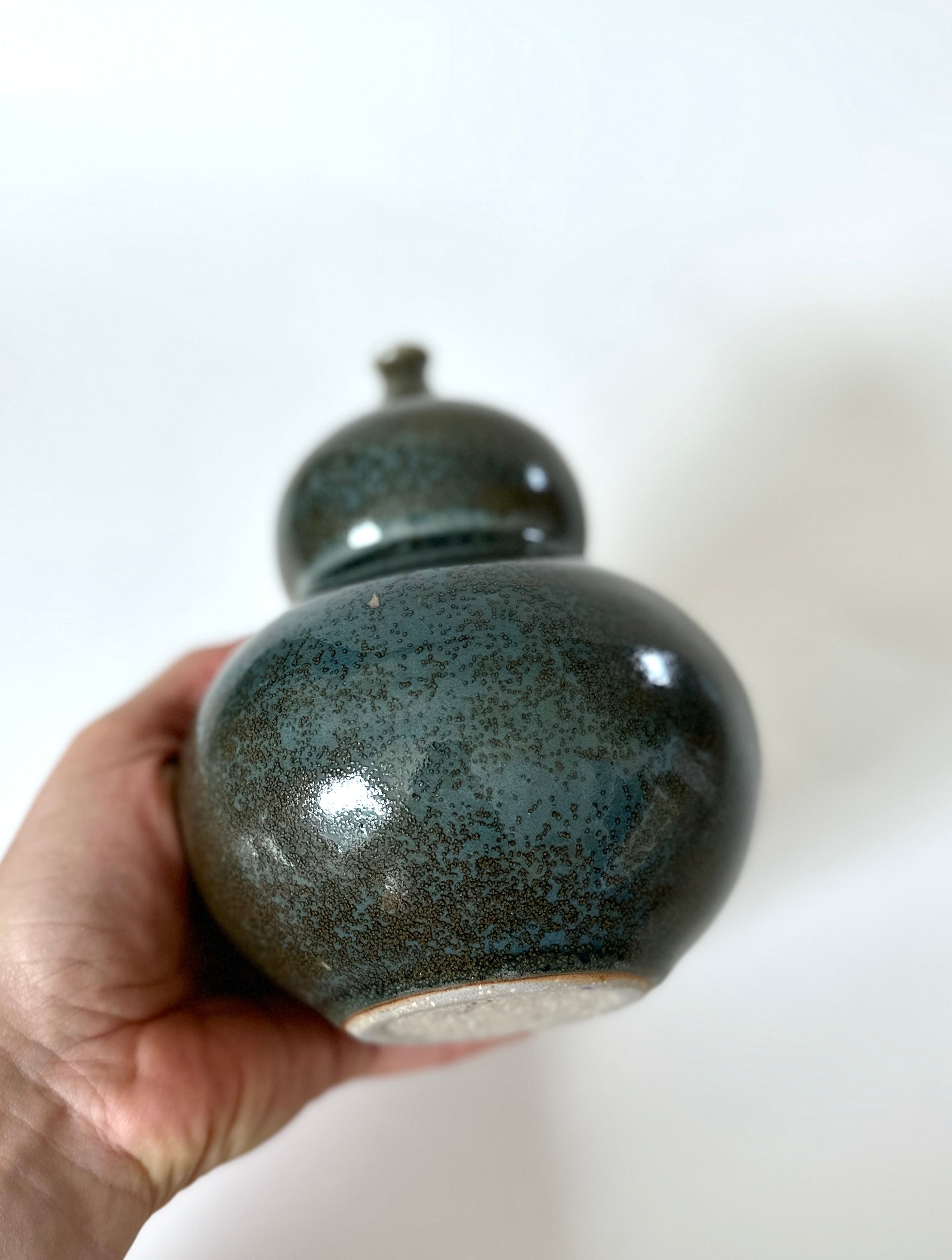 Bronze and celadon bubble vessel
