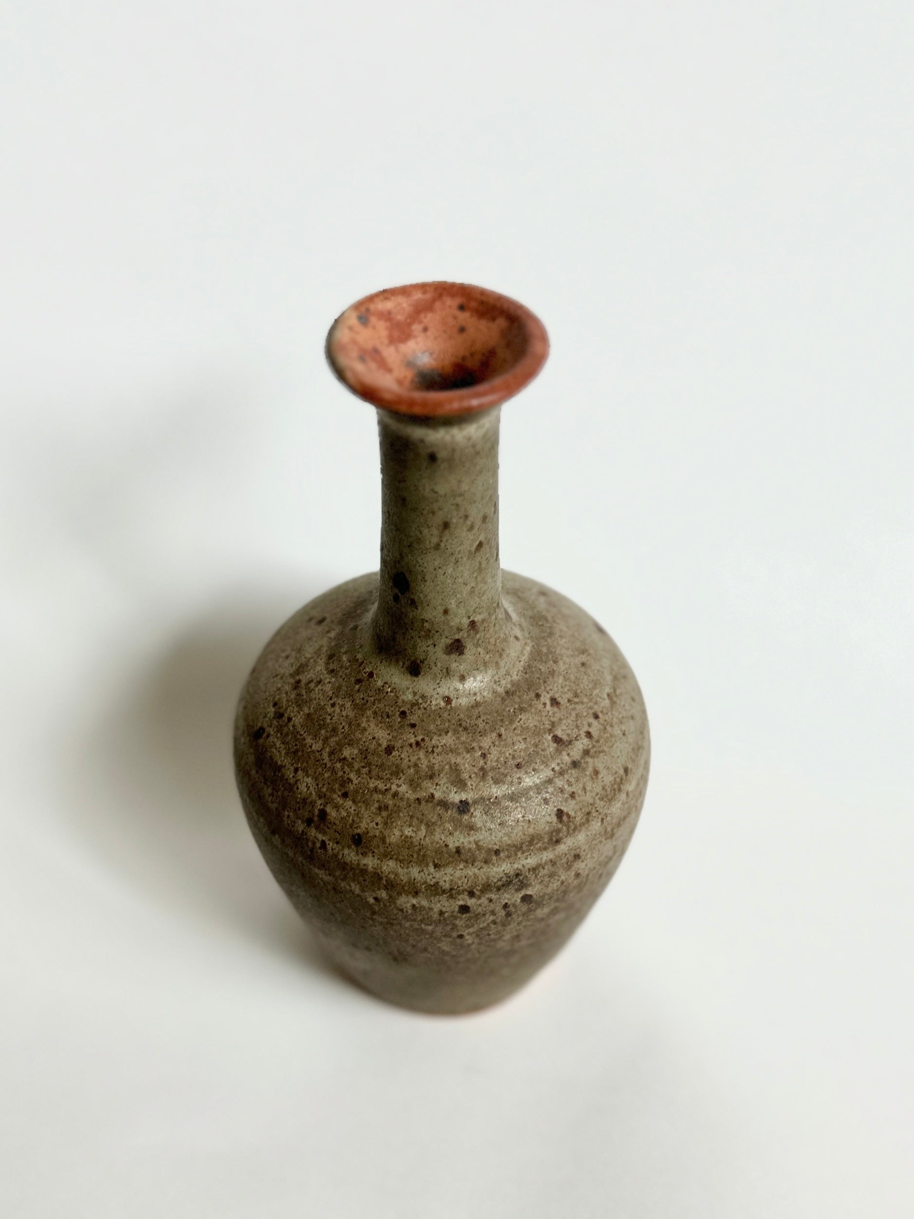 Gray speckled bottleneck no. 9