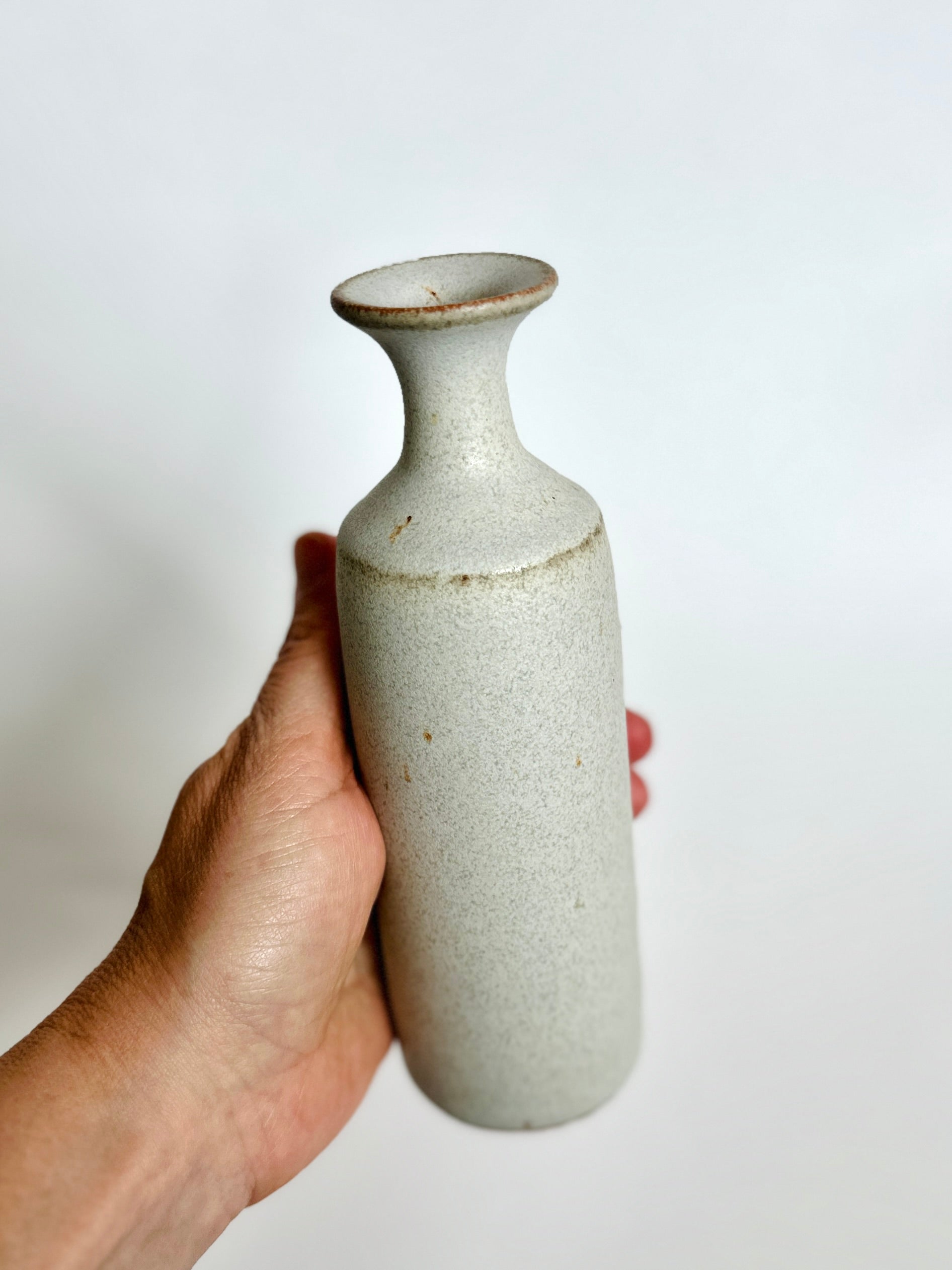 Gray/white speckled vase no. 8