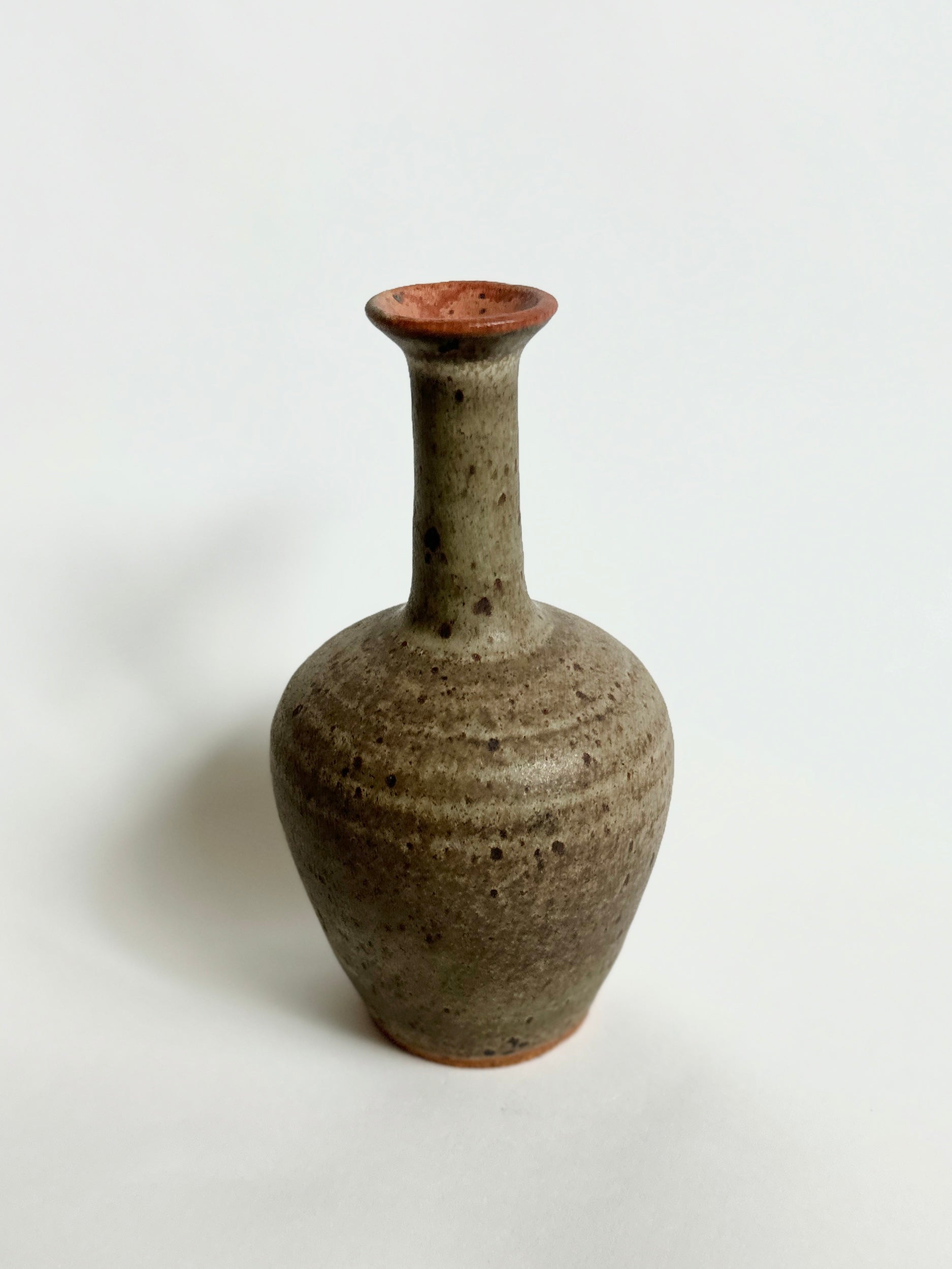Gray speckled bottleneck no. 9