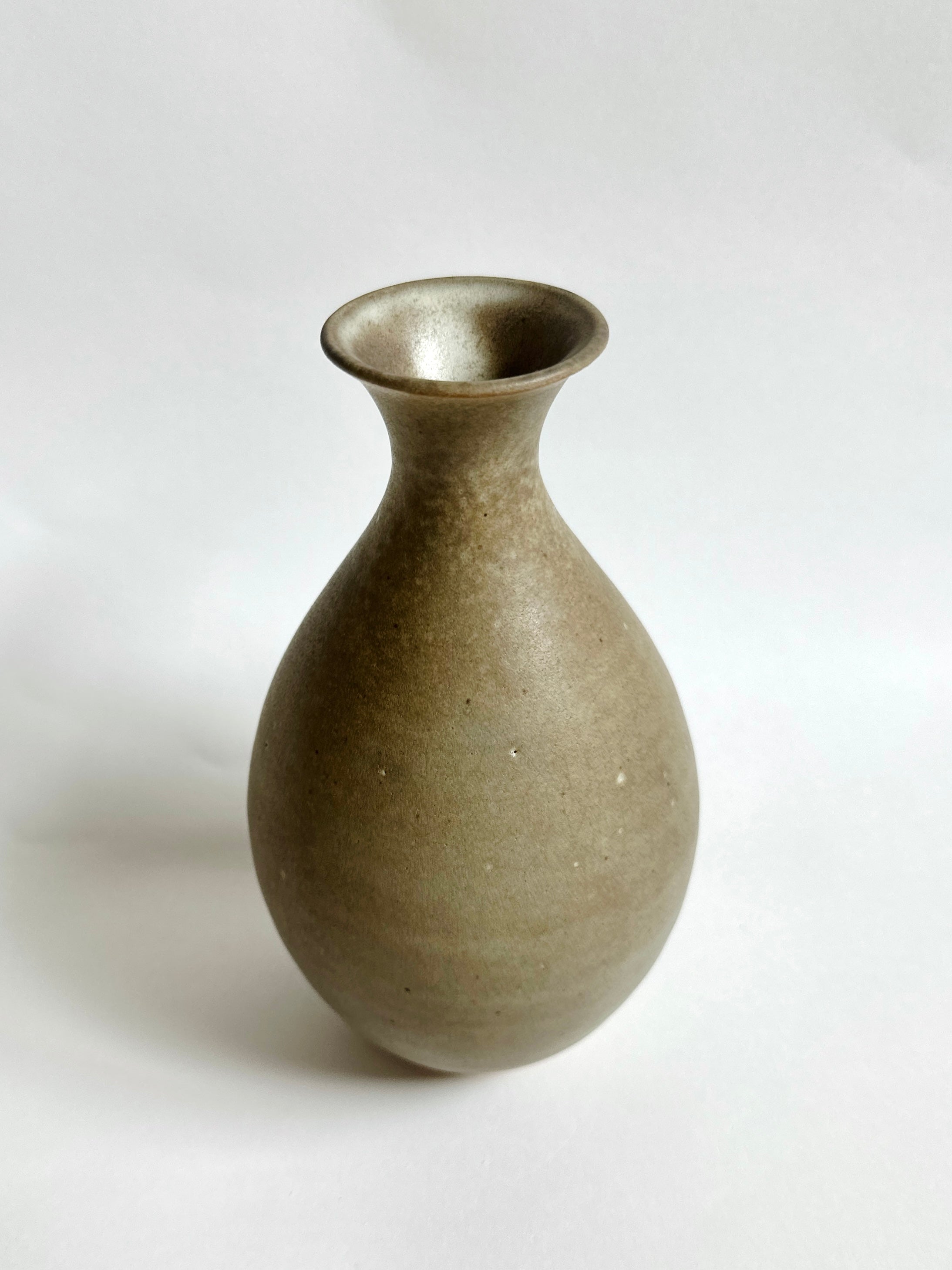 Gray vase no. 19