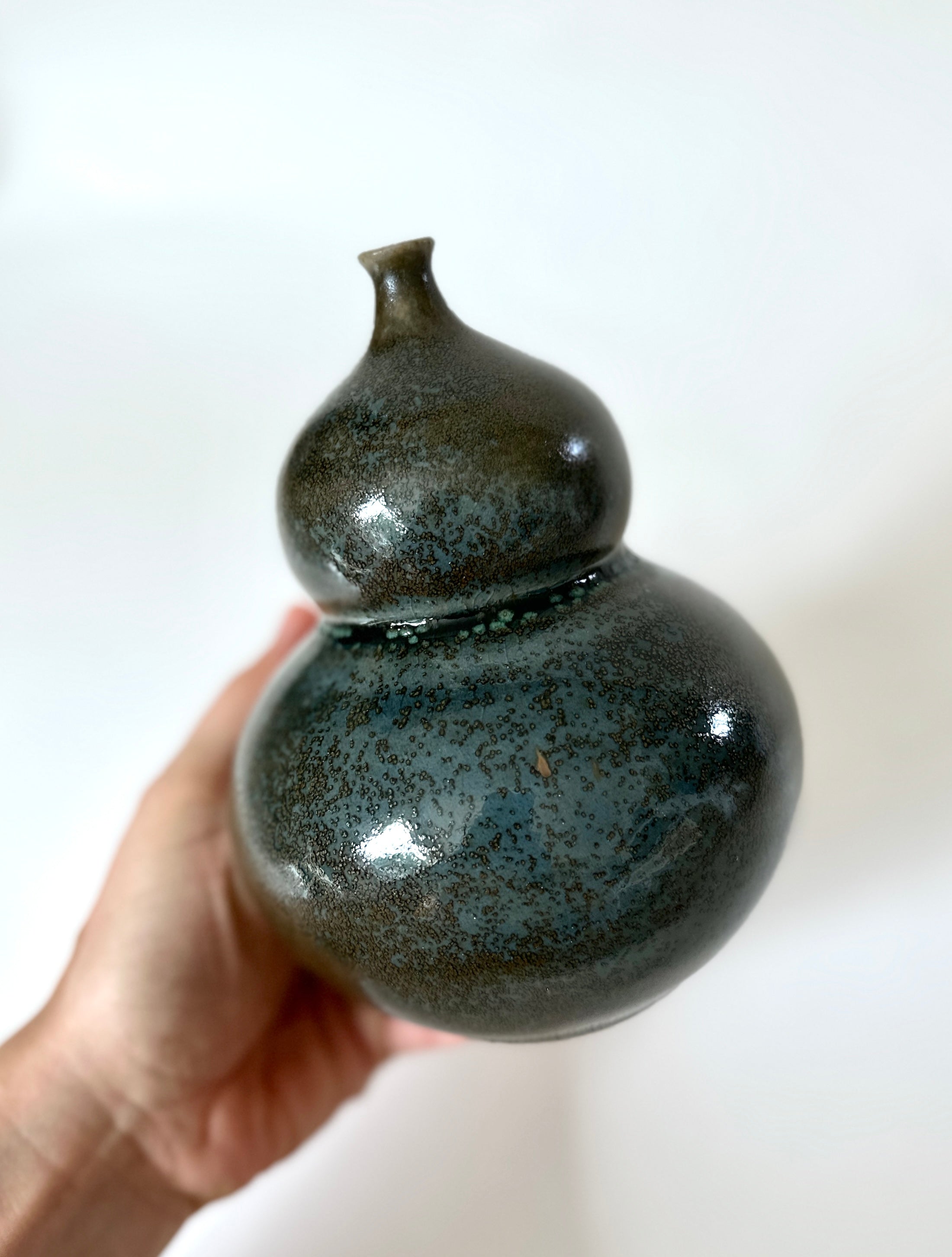 Bronze and celadon bubble vessel