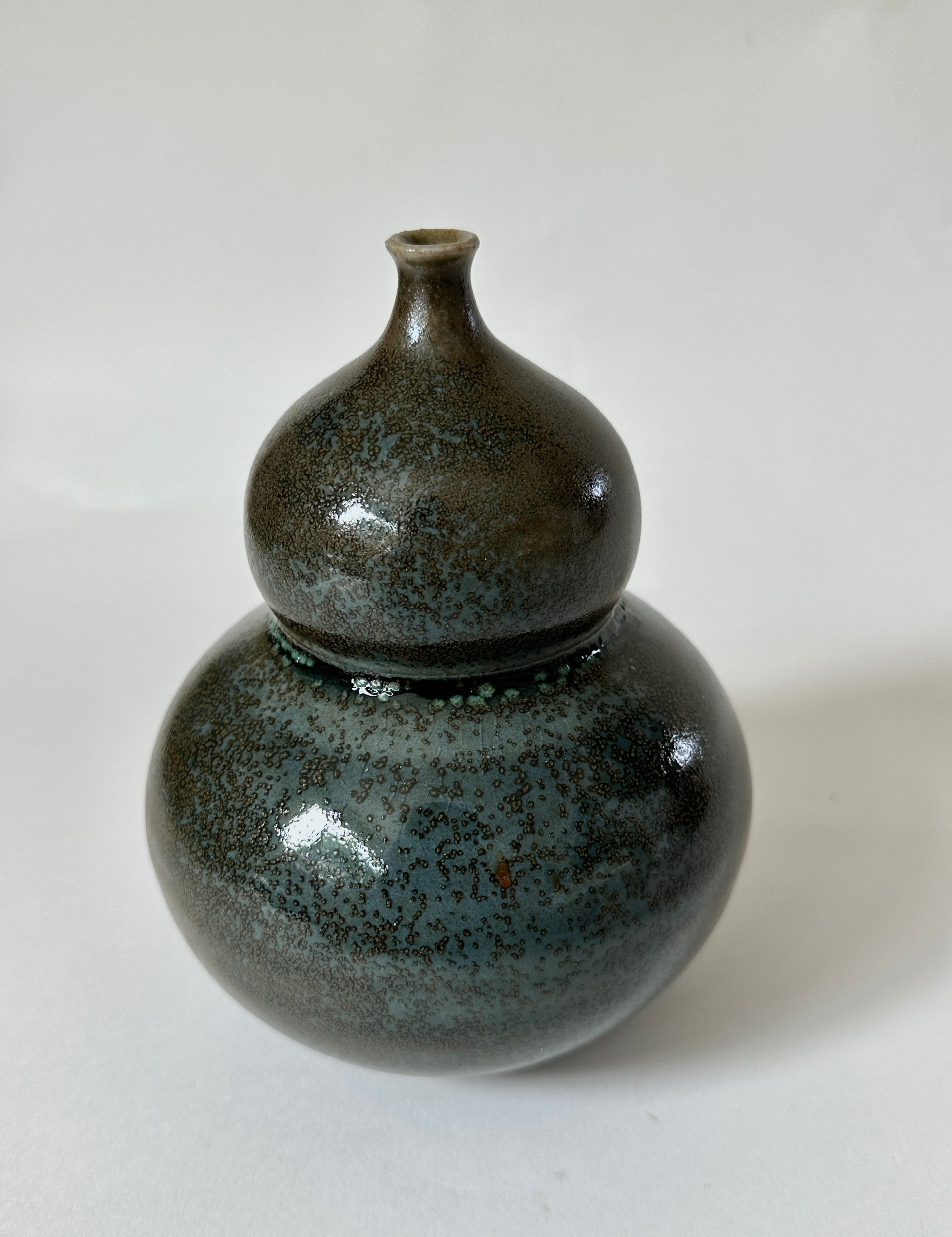 Bronze and celadon bubble vessel