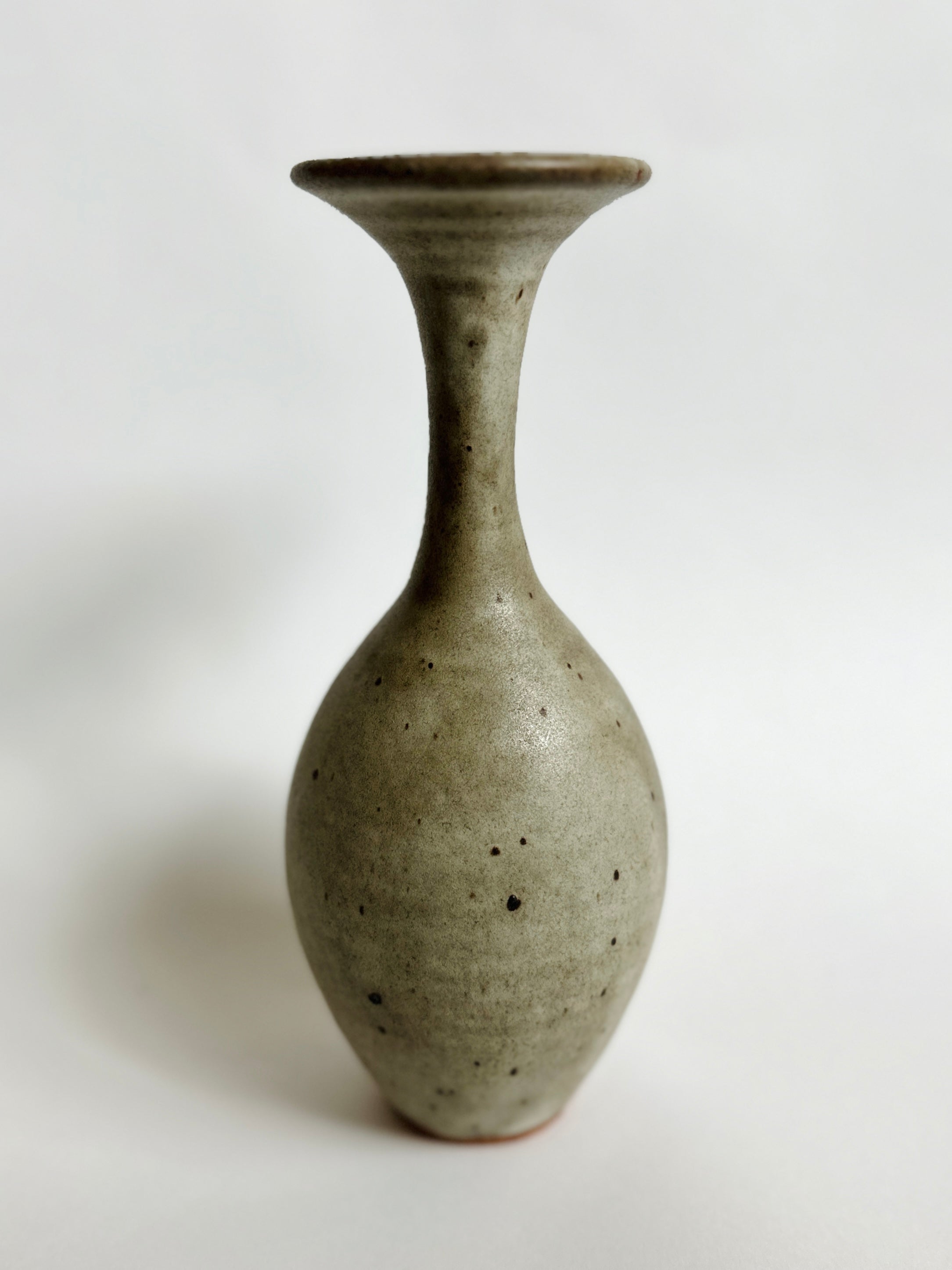 Gray flared mouth bottleneck no. 17