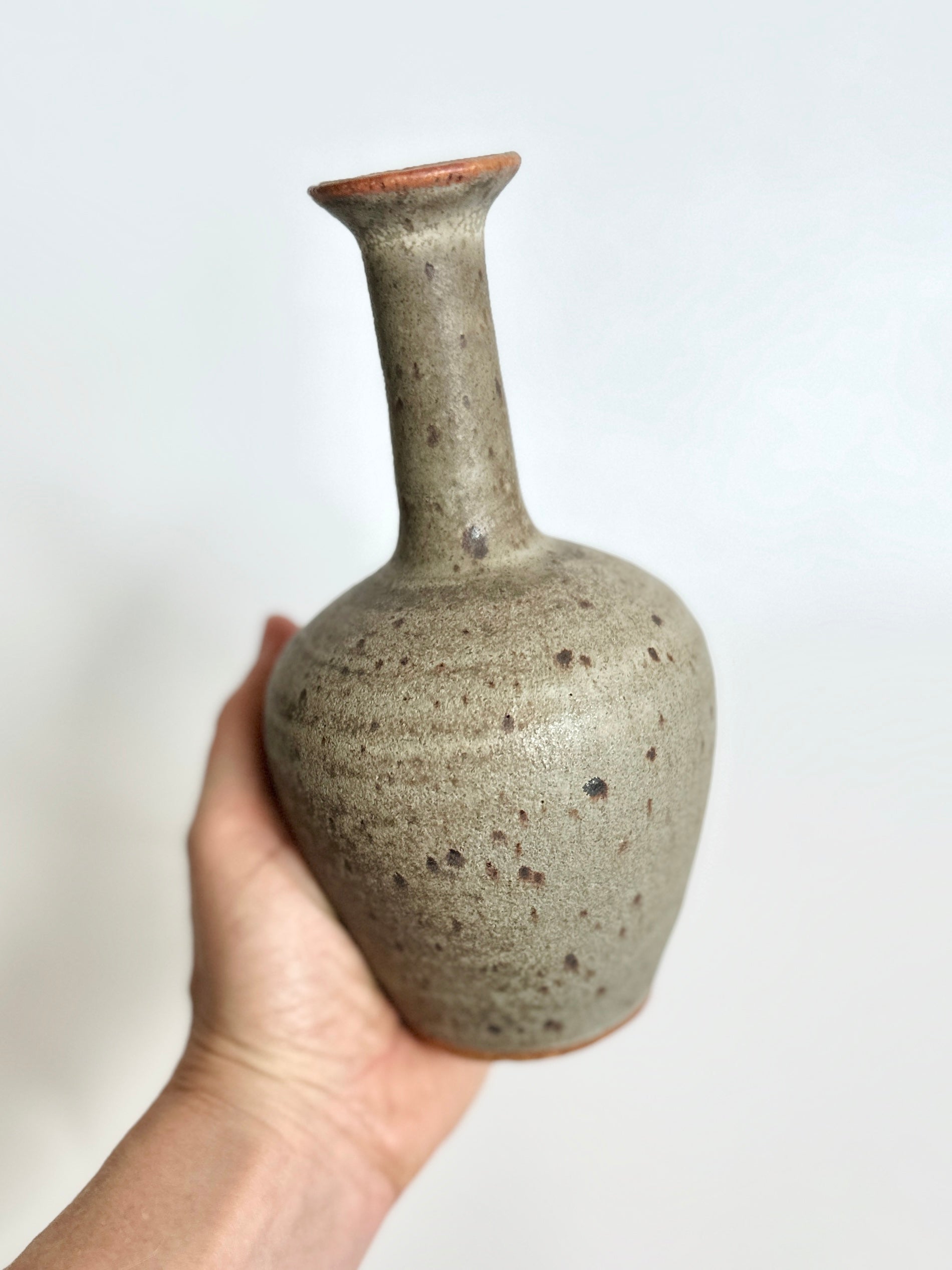 Gray speckled bottleneck no. 9