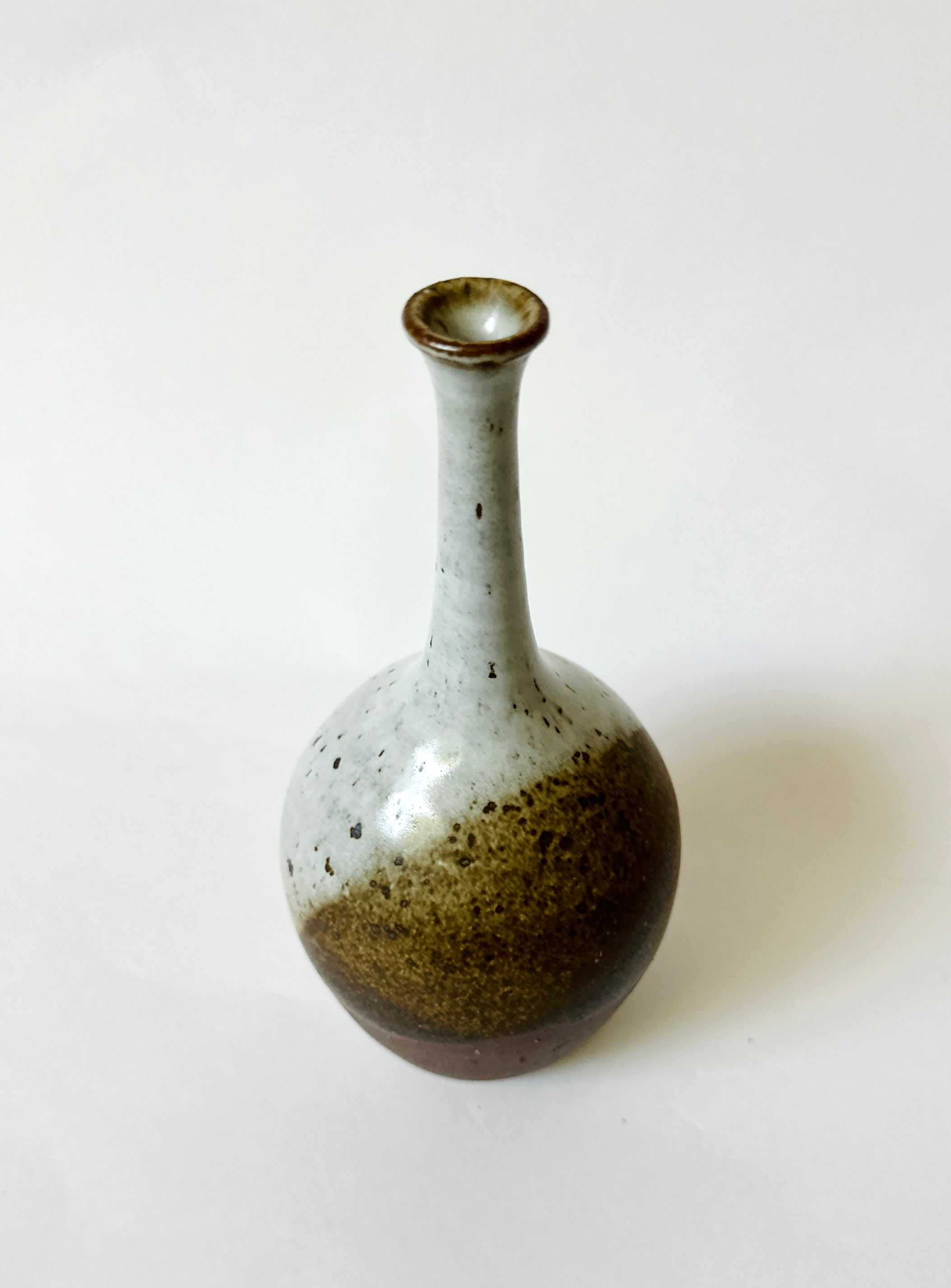 Red clay with poured glossy white no. 5
