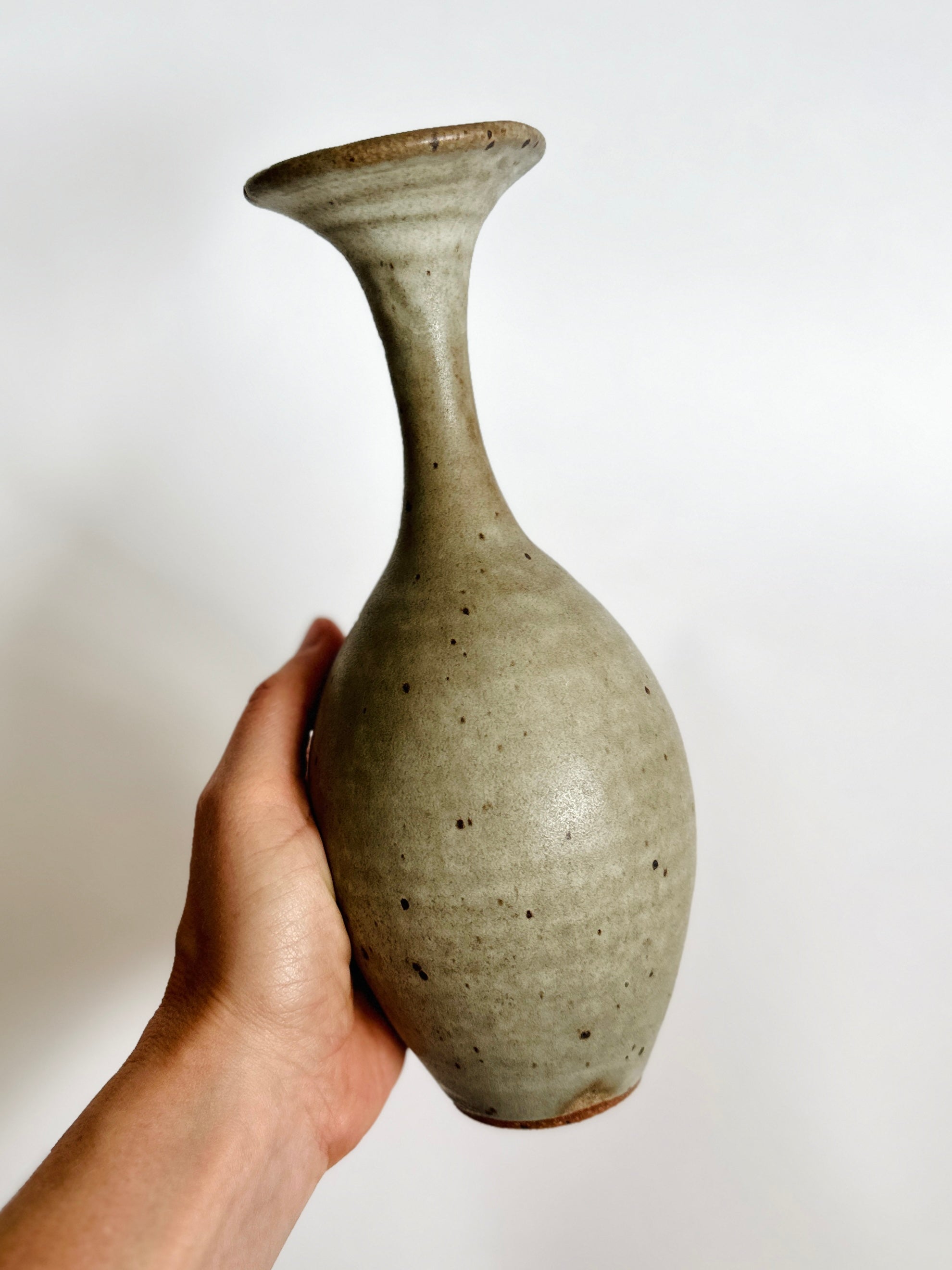 Gray flared mouth bottleneck no. 17