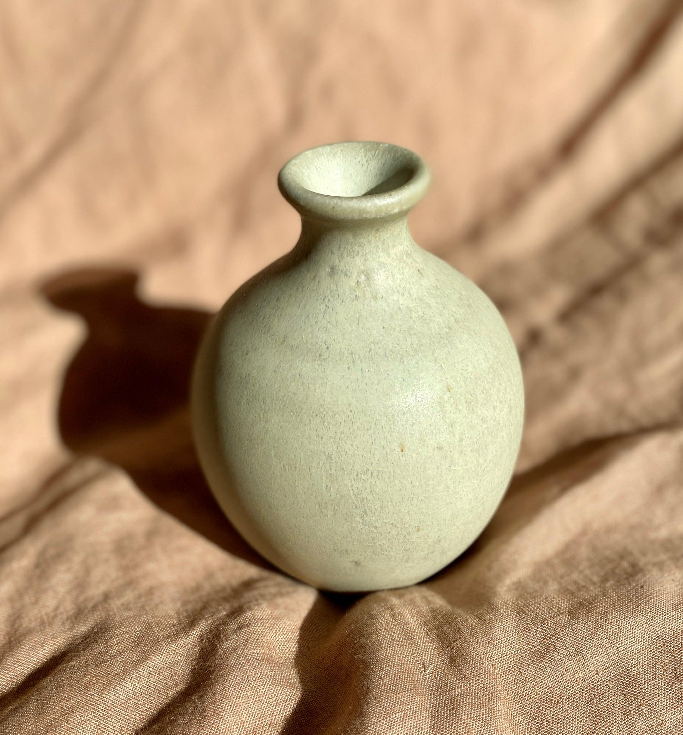 White bud vase No. 5 - Dana Chieco Studio
