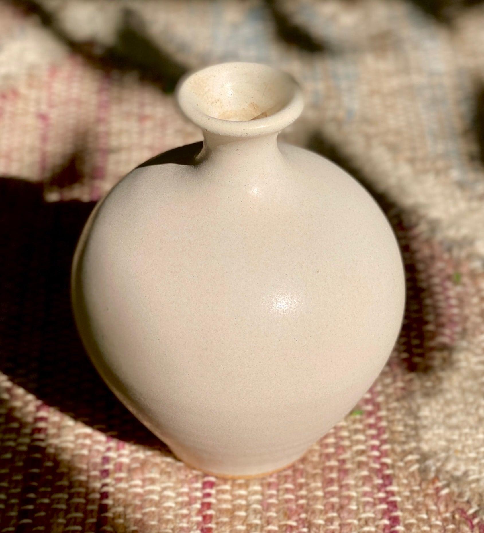Warm satin white bud vase No. 3 - Dana Chieco Studio