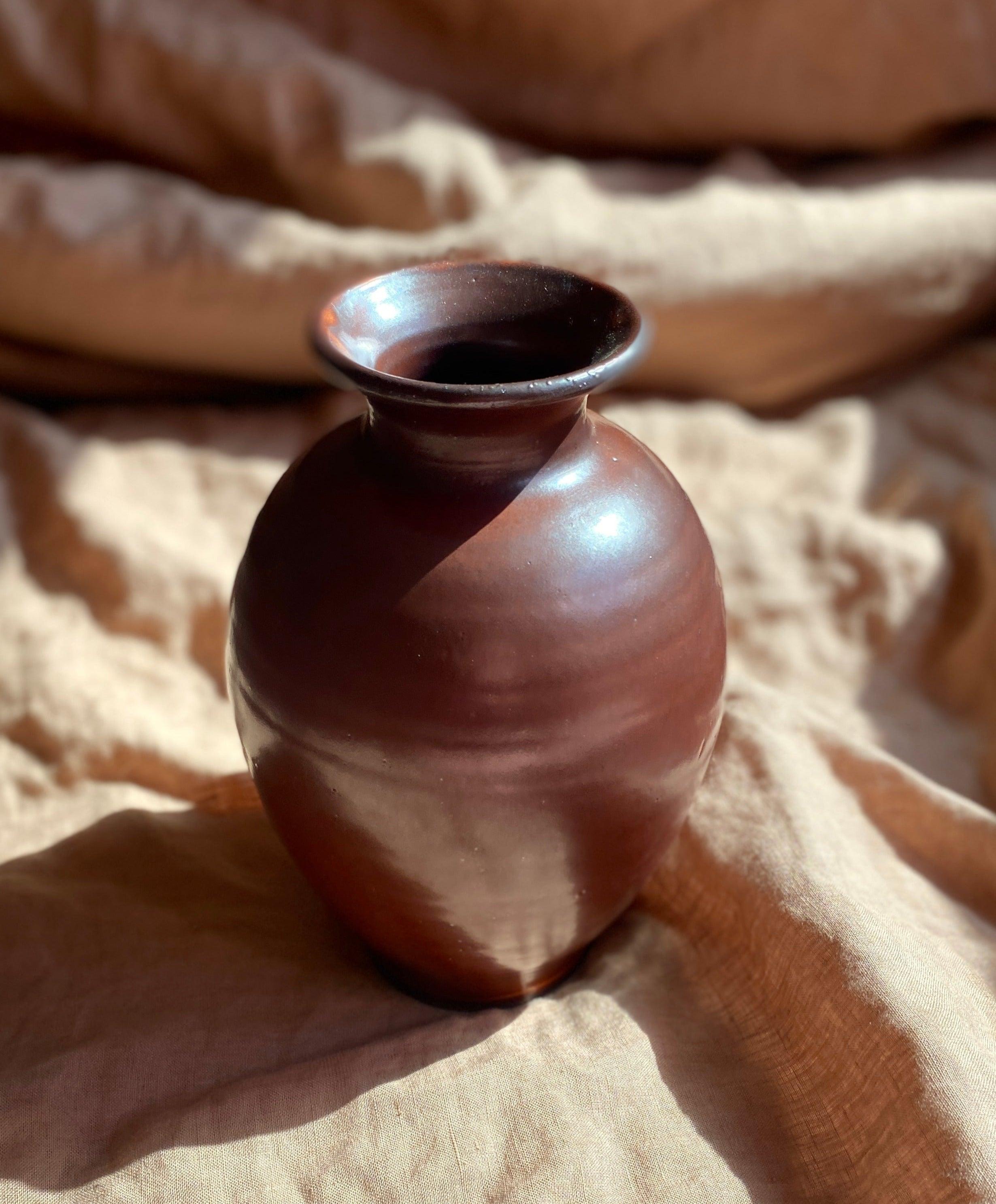 Mahogany shino vase No. 6 - Dana Chieco Studio