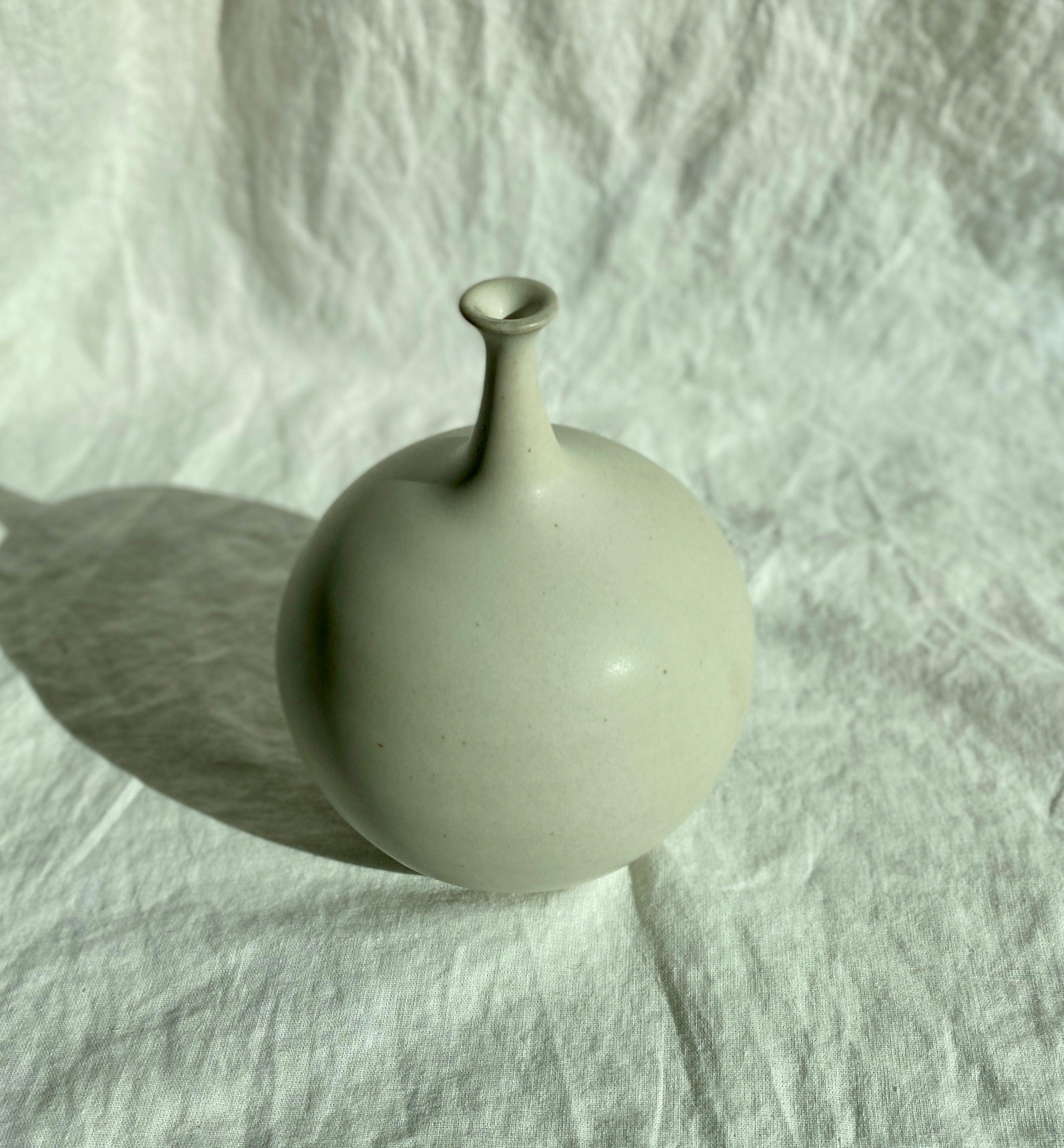 Matte white bottleneck no. 16 - Dana Chieco Studio