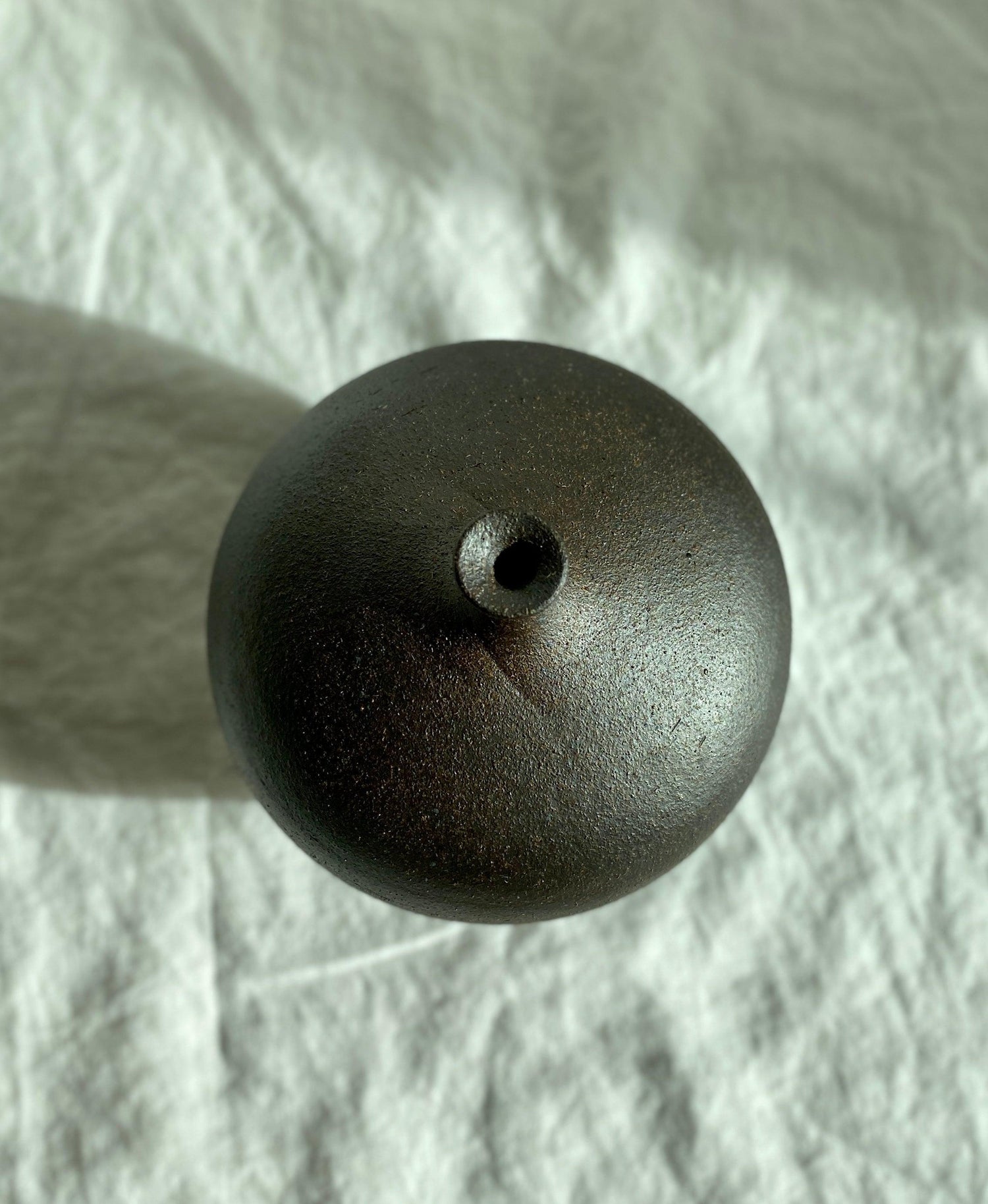 Black clay wide vessel no. 6 - Dana Chieco Studio