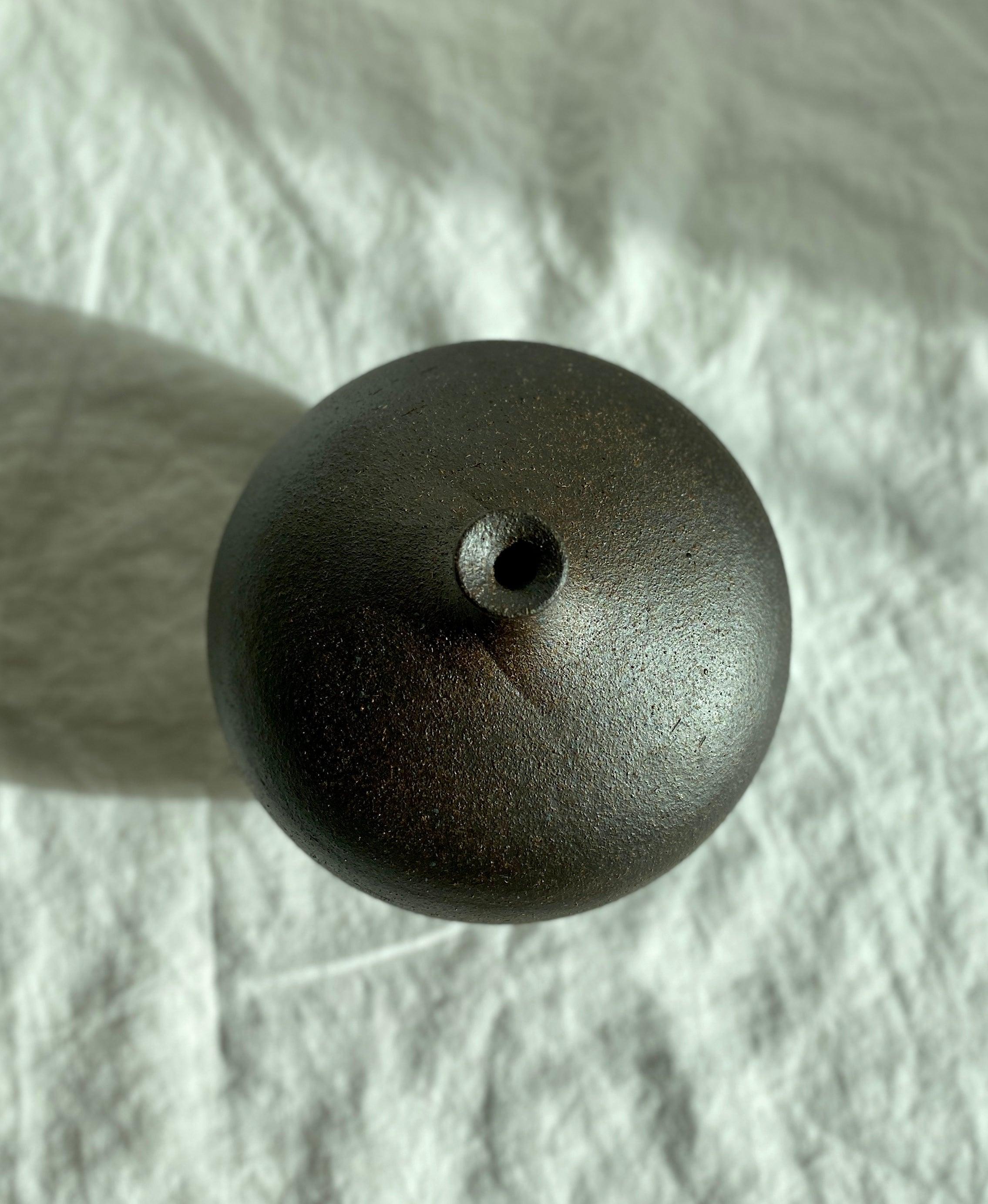 Black clay wide vessel no. 6 - Dana Chieco Studio