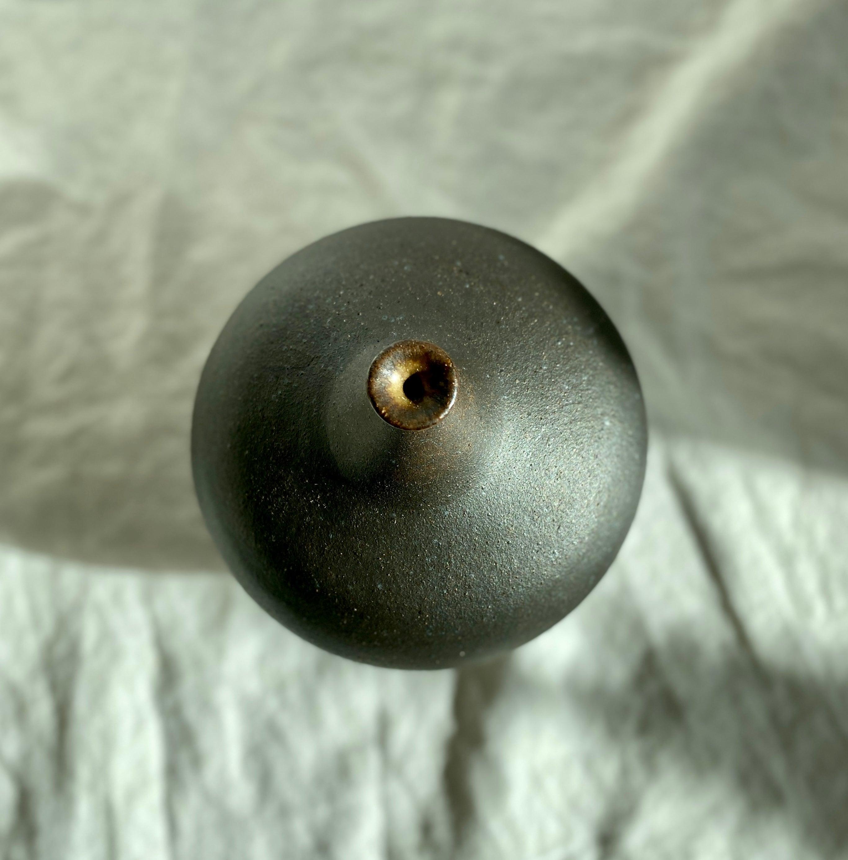 Black clay wide bottleneck no. 2 - Dana Chieco Studio