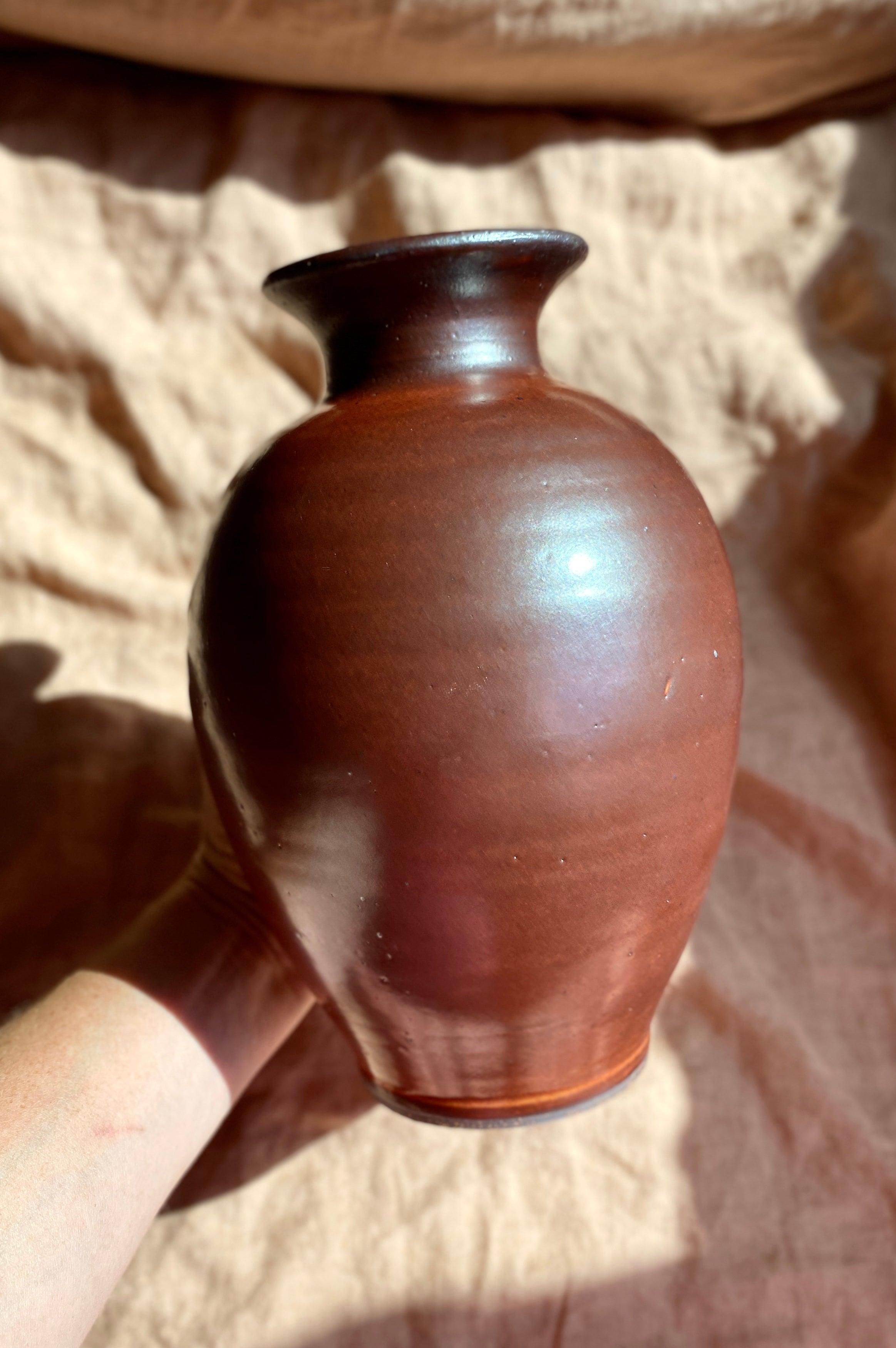 Mahogany shino vase No. 6 - Dana Chieco Studio