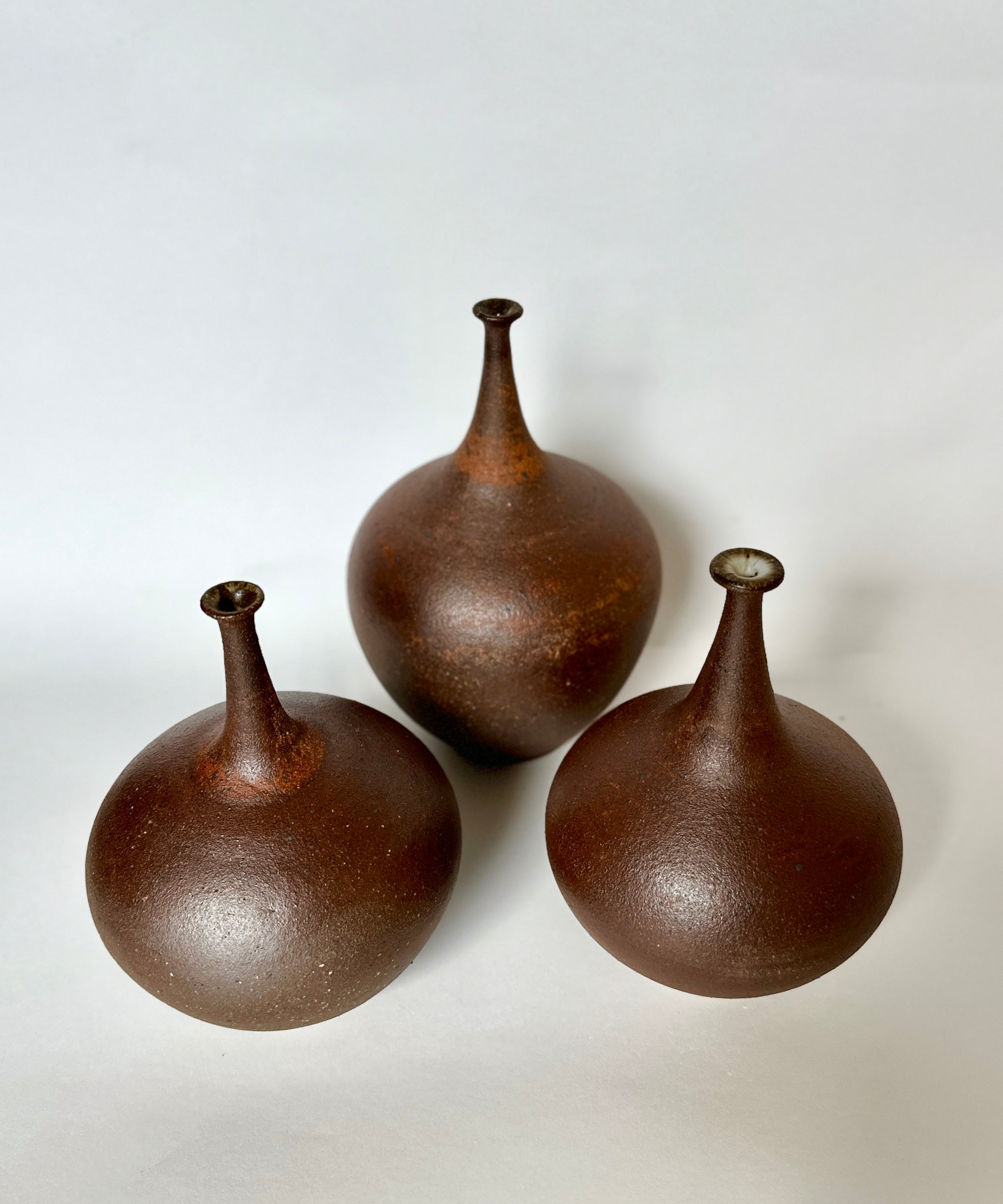 Unglazed clay bottleneck no. 3