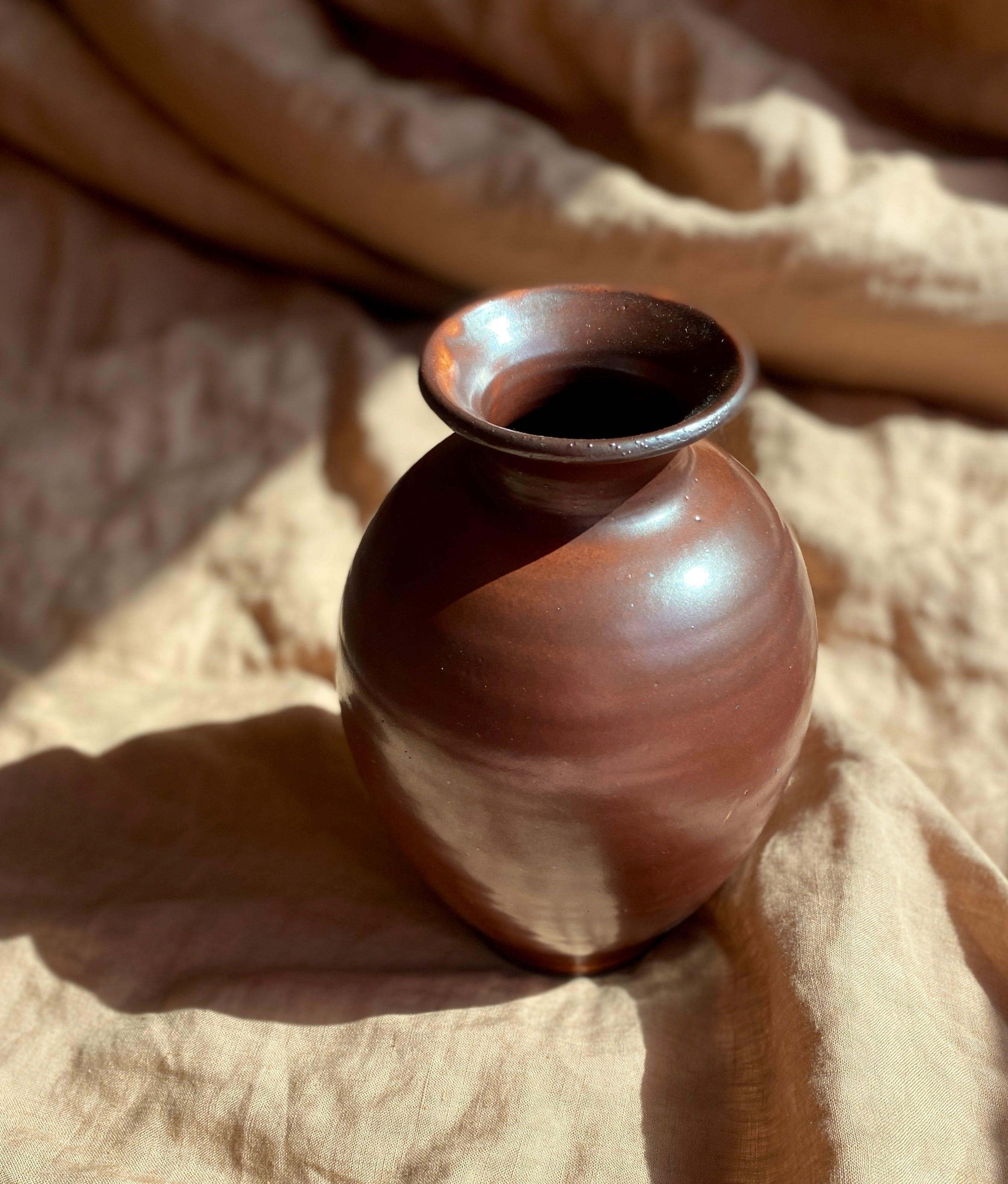 Mahogany shino vase No. 6 - Dana Chieco Studio