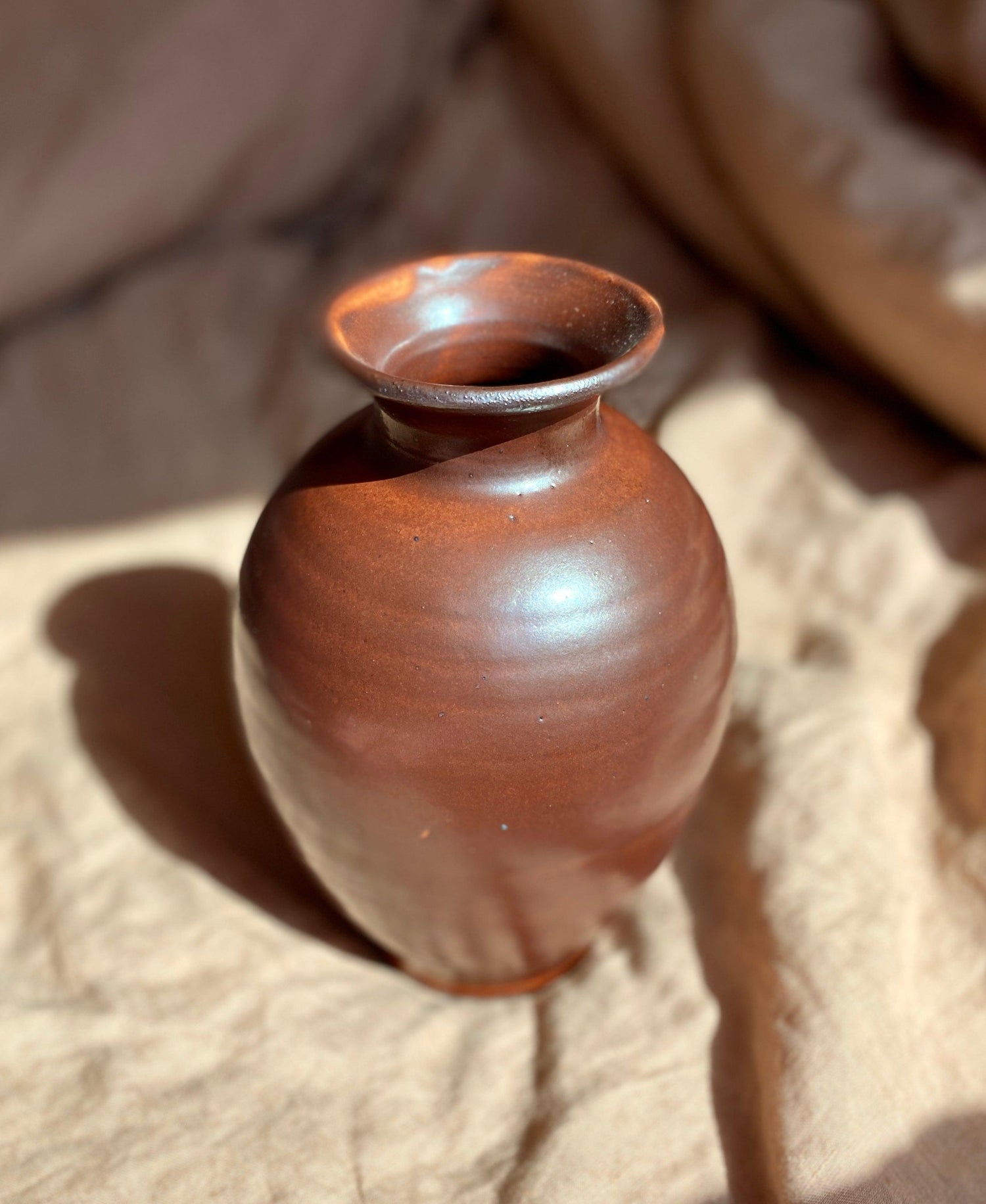 Mahogany shino vase No. 6 - Dana Chieco Studio