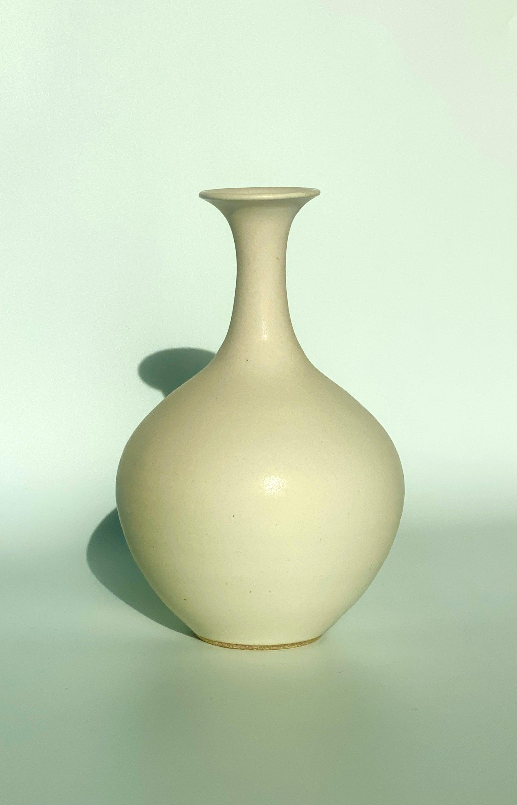Warm satin white bottleneck no. 8 - Dana Chieco Studio
