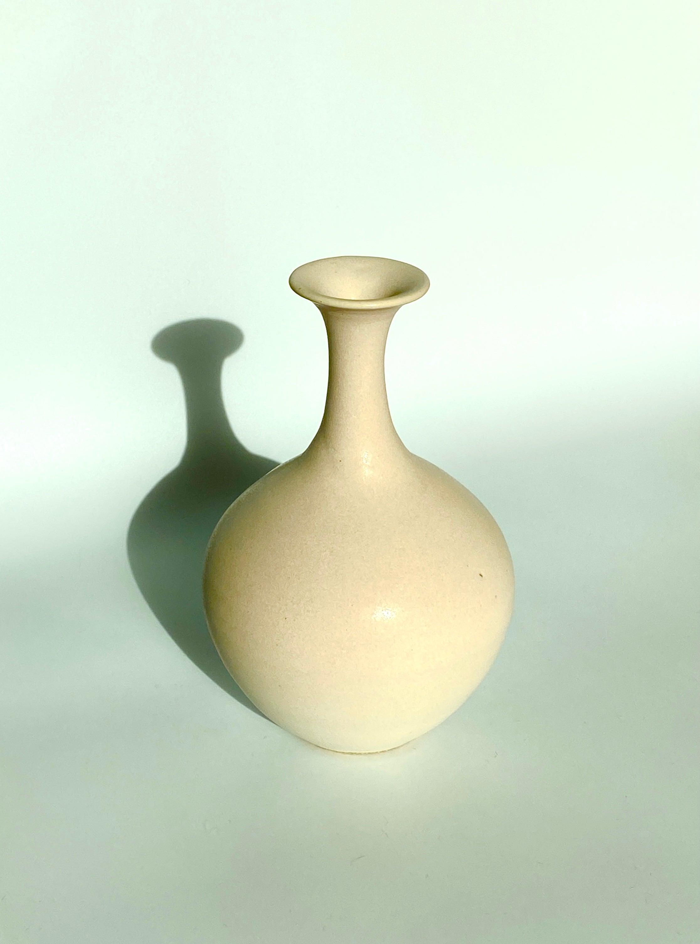 Warm satin white bottleneck no. 8 - Dana Chieco Studio