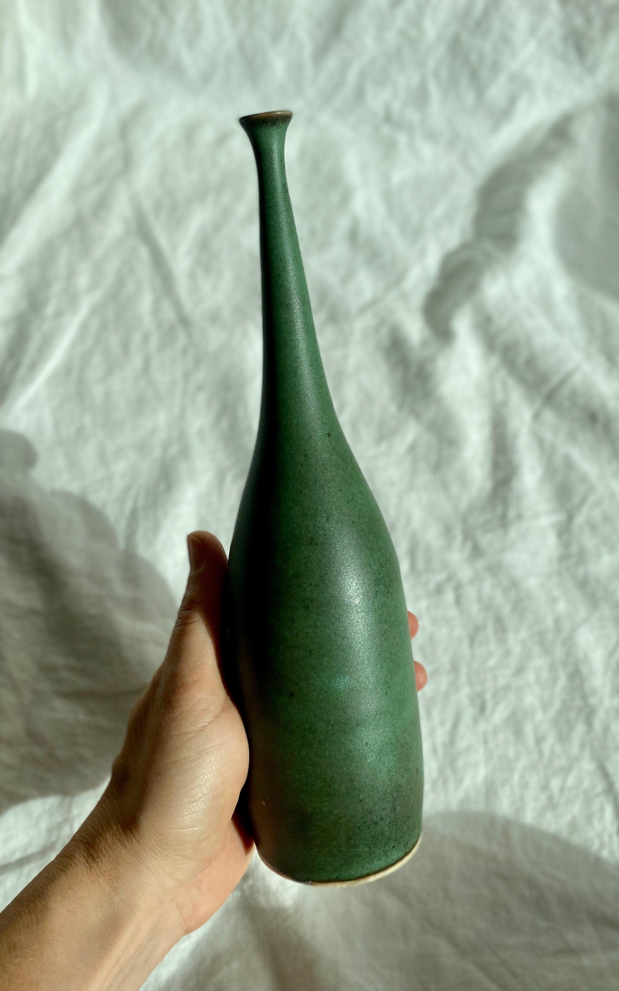 Green bottleneck vessel no. 22 - Dana Chieco Studio