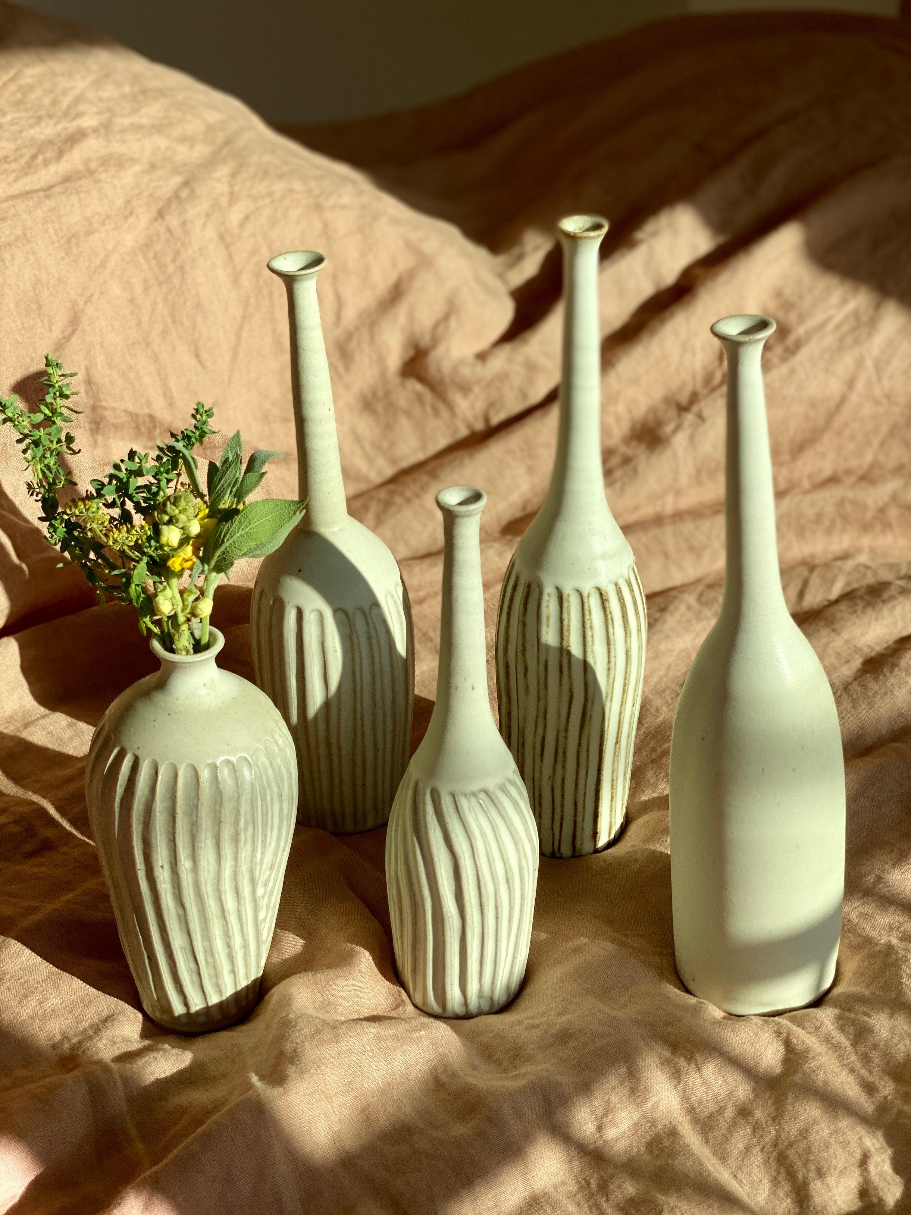 Matte white carved vase No. 2 - Dana Chieco Studio