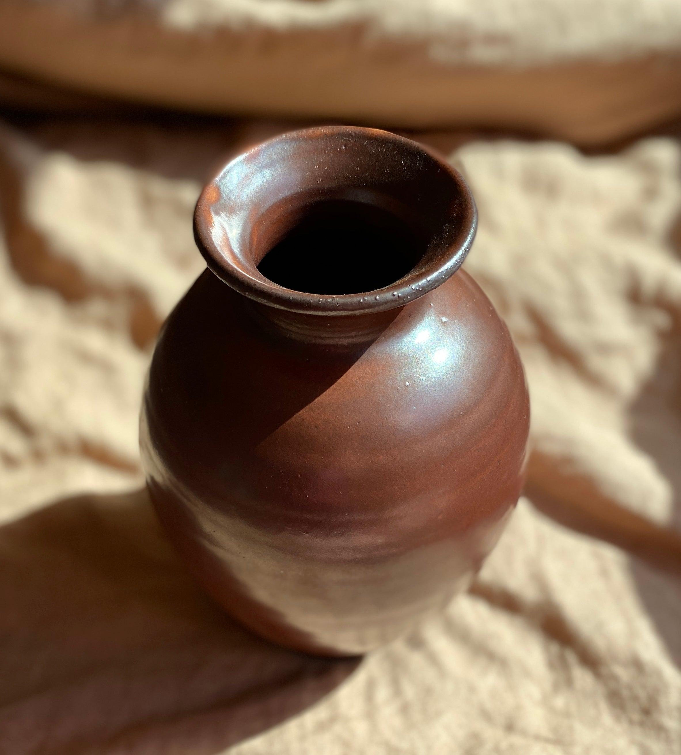 Mahogany shino vase No. 6 - Dana Chieco Studio