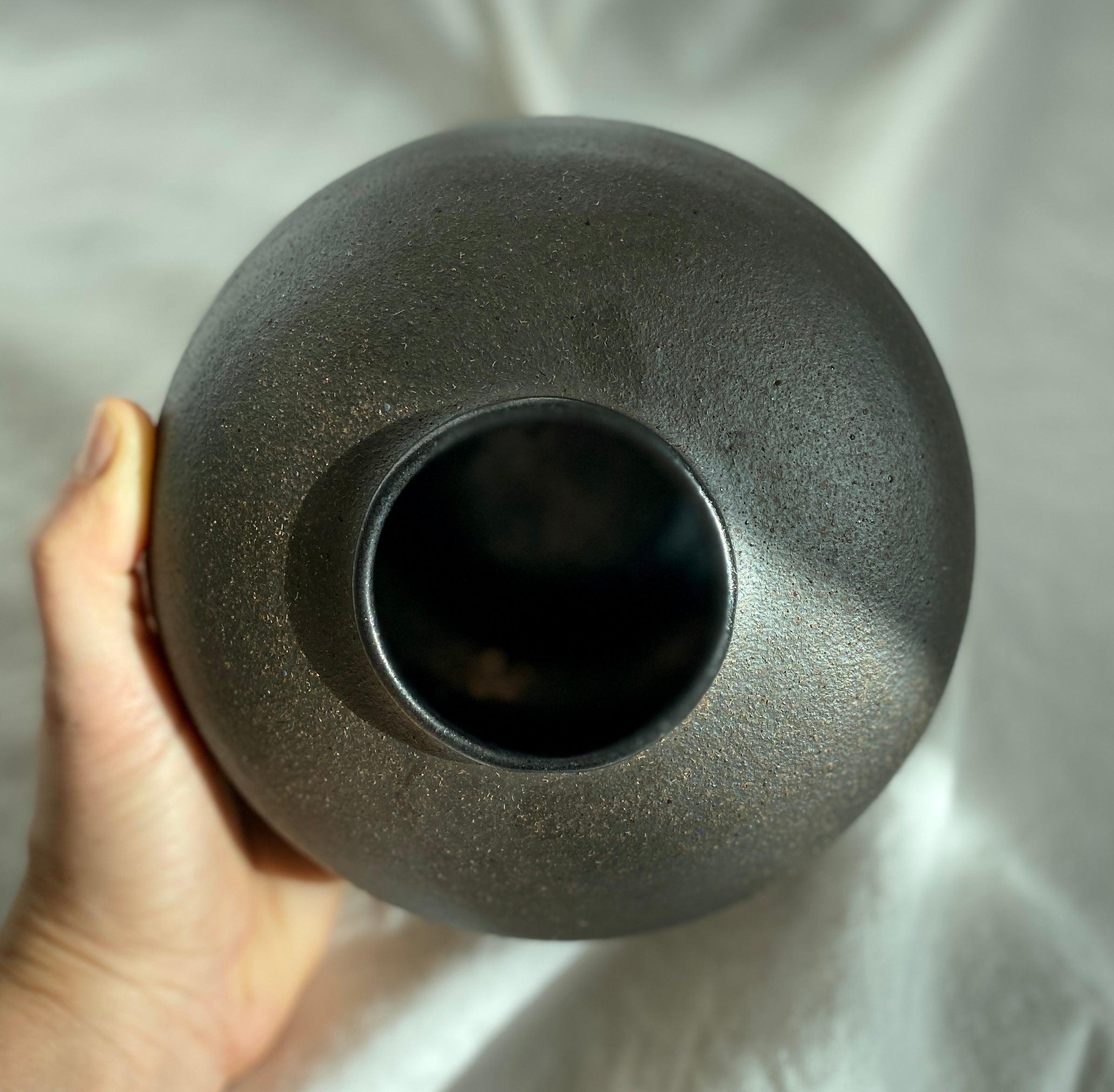 Black clay wide vase no. 7 - Dana Chieco Studio