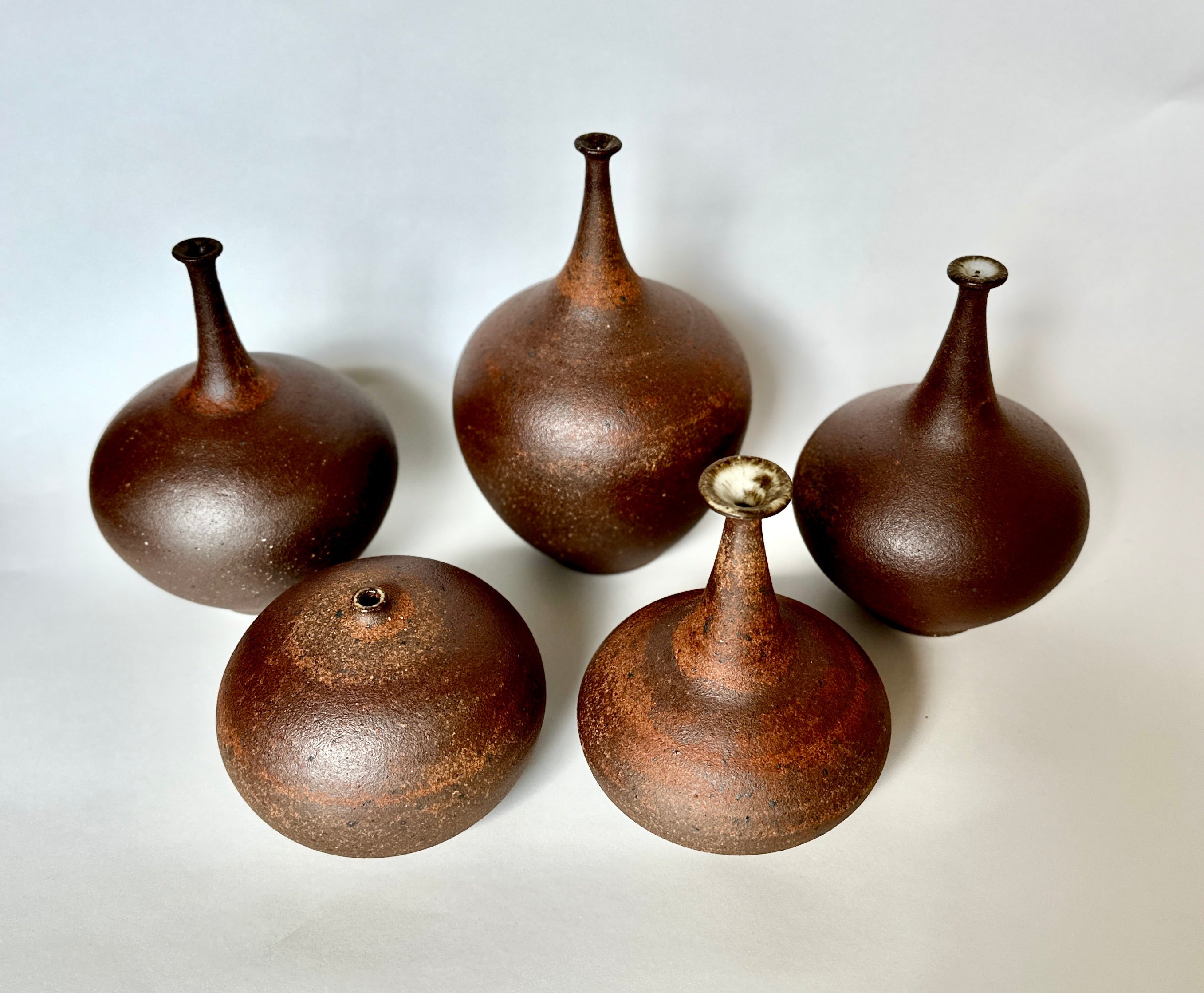 Unglazed clay bottleneck no. 3