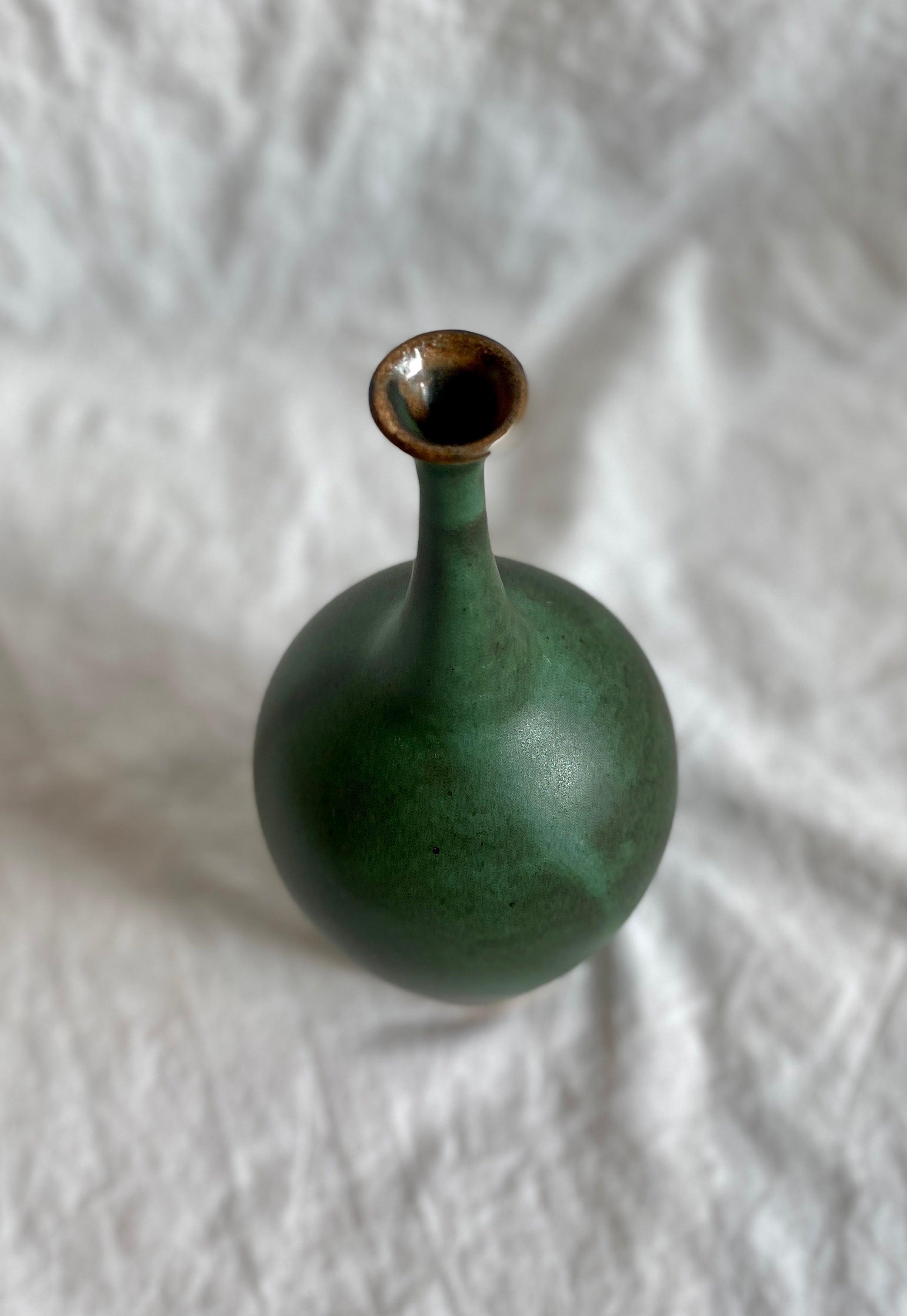 Green bottleneck no. 18 - Dana Chieco Studio