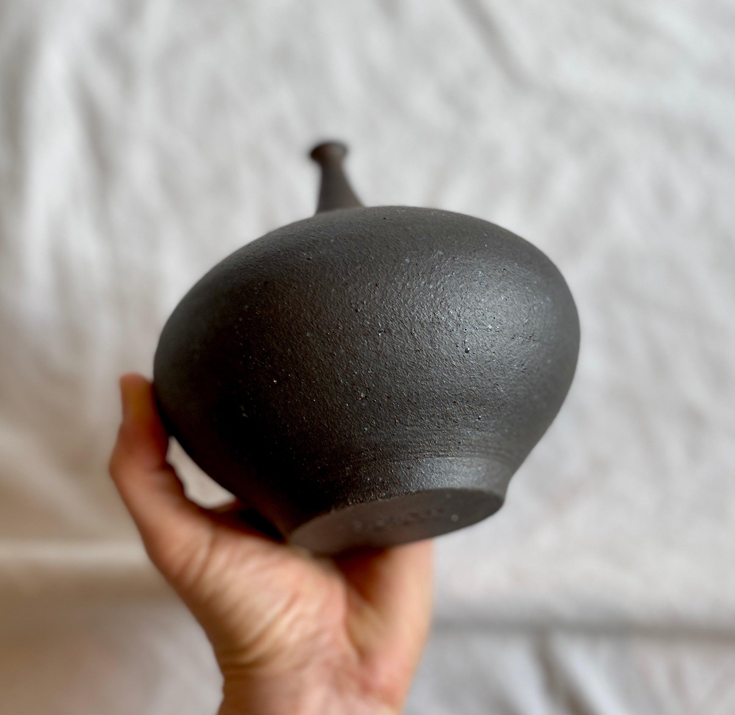Black clay wide bottleneck no. 3 - Dana Chieco Studio