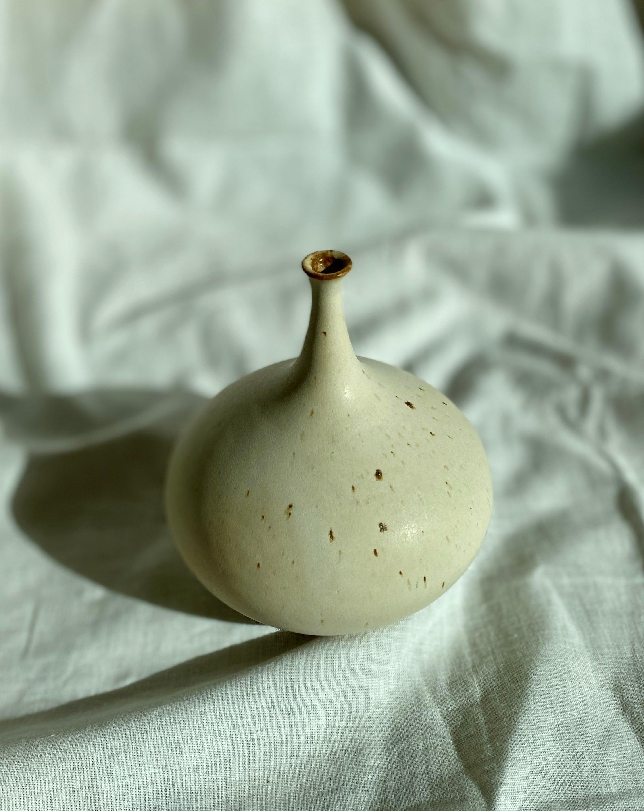 Warm satin white bottleneck no. 4 - Dana Chieco Studio
