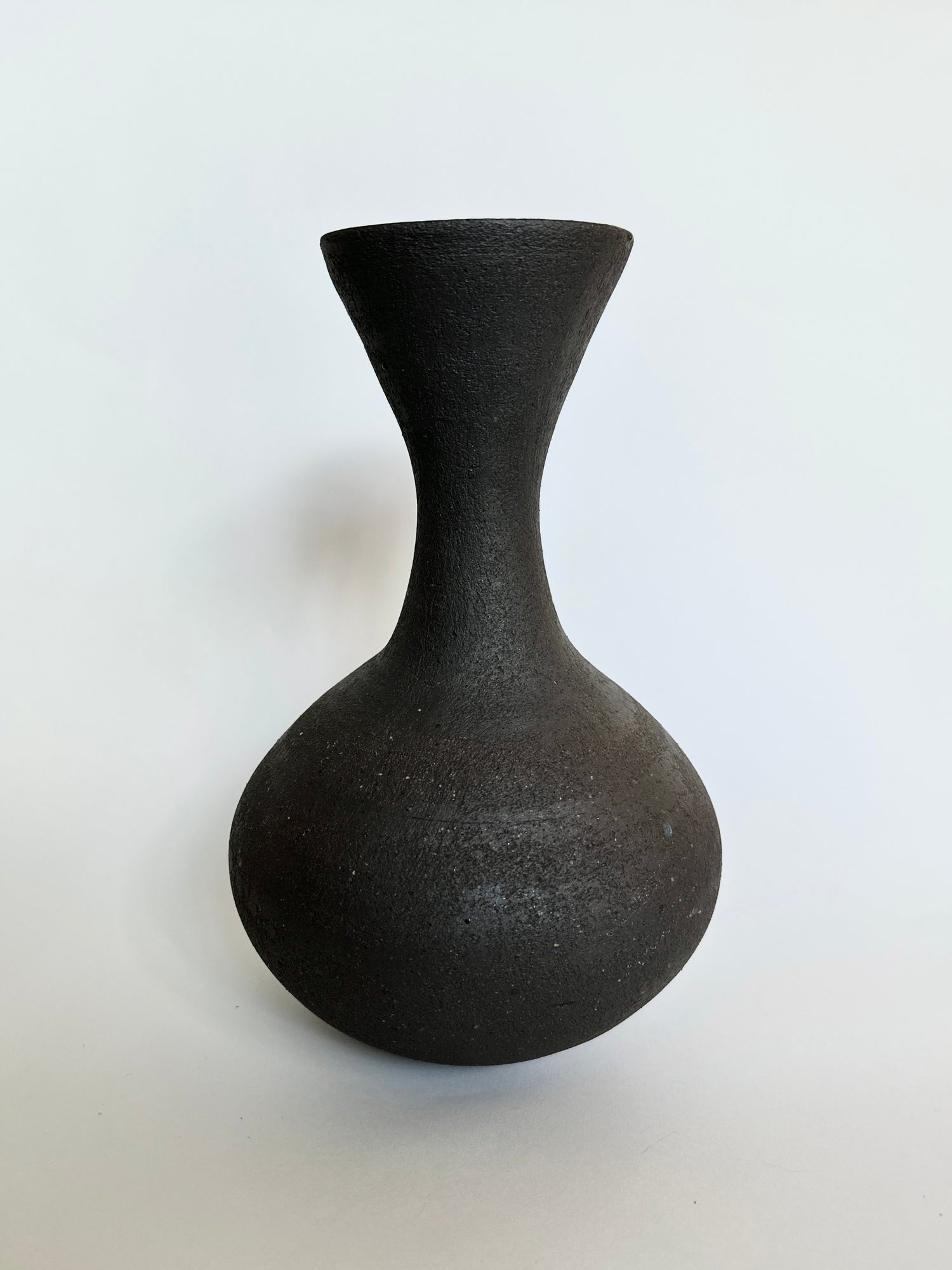 Black clay vessel No. 16