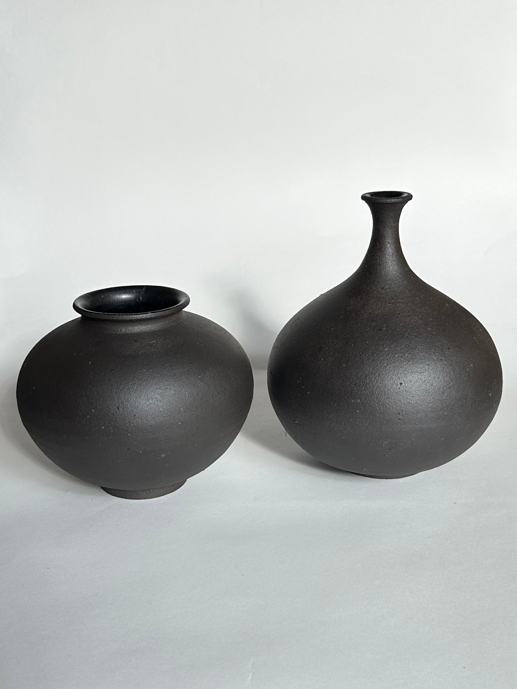 Black clay vase No. 19