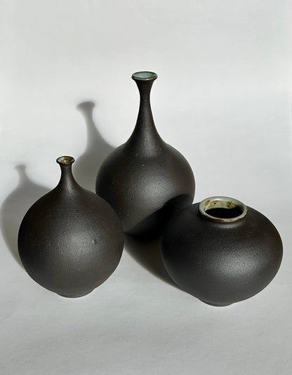 Black clay vase No. 20