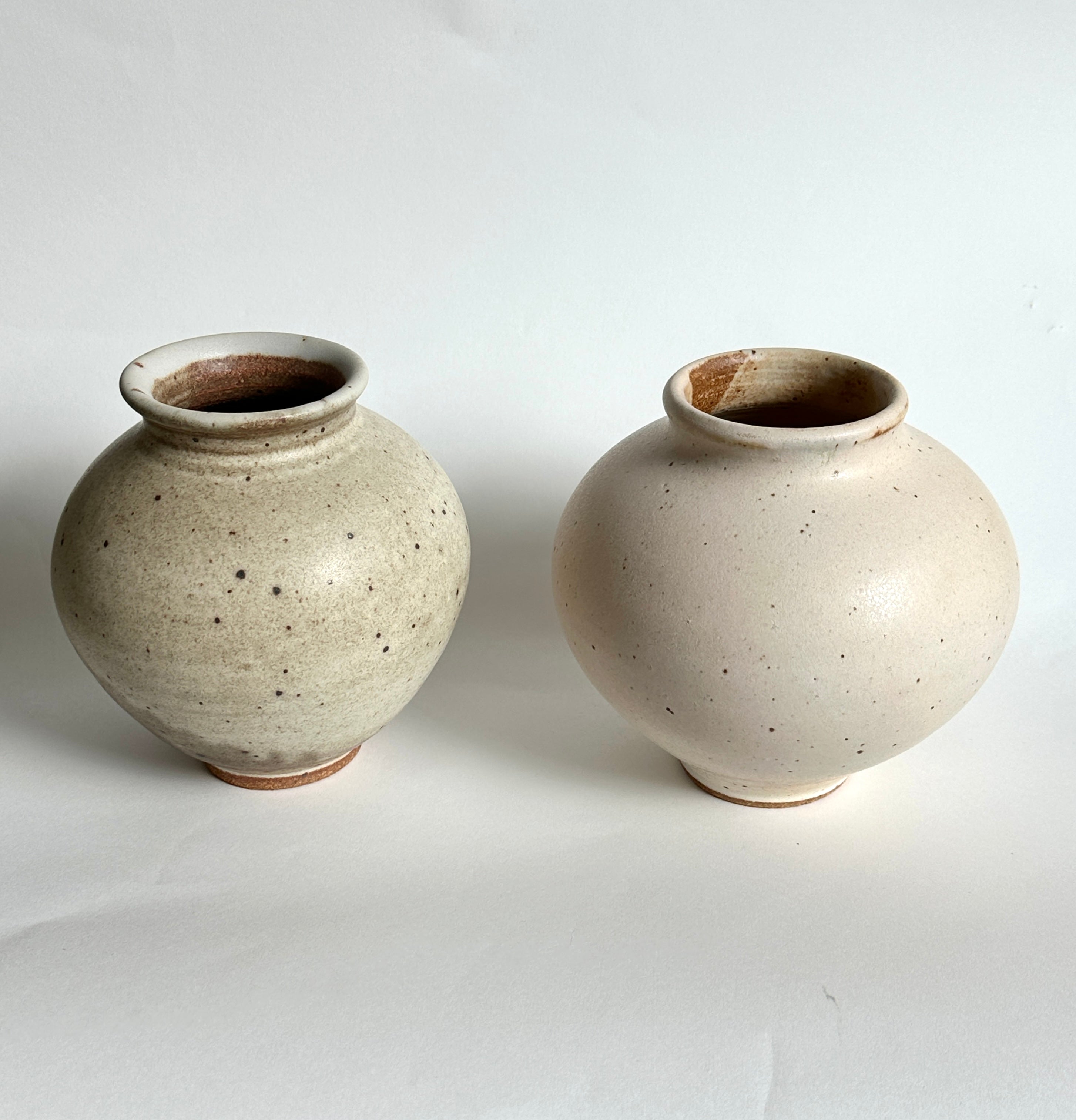 Gray/brown speckled vase