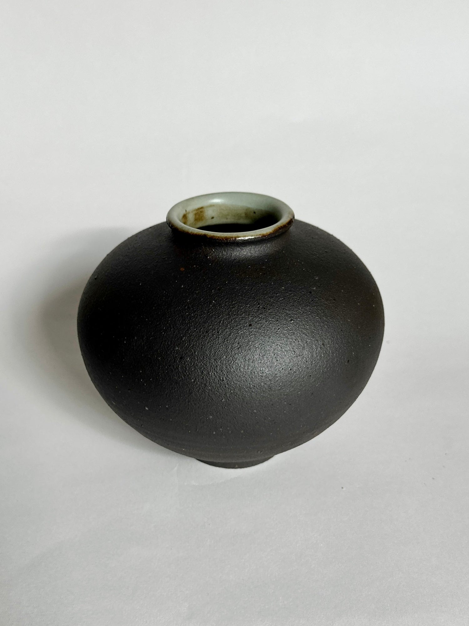 Black clay vase No. 20