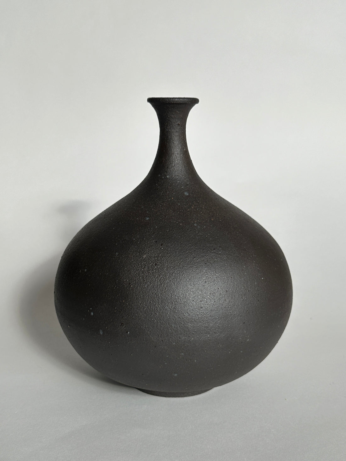 Black clay bottleneck No. 18