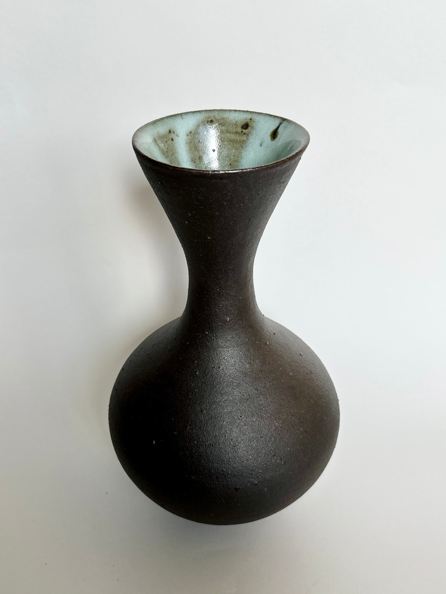 Black clay vessel No. 17